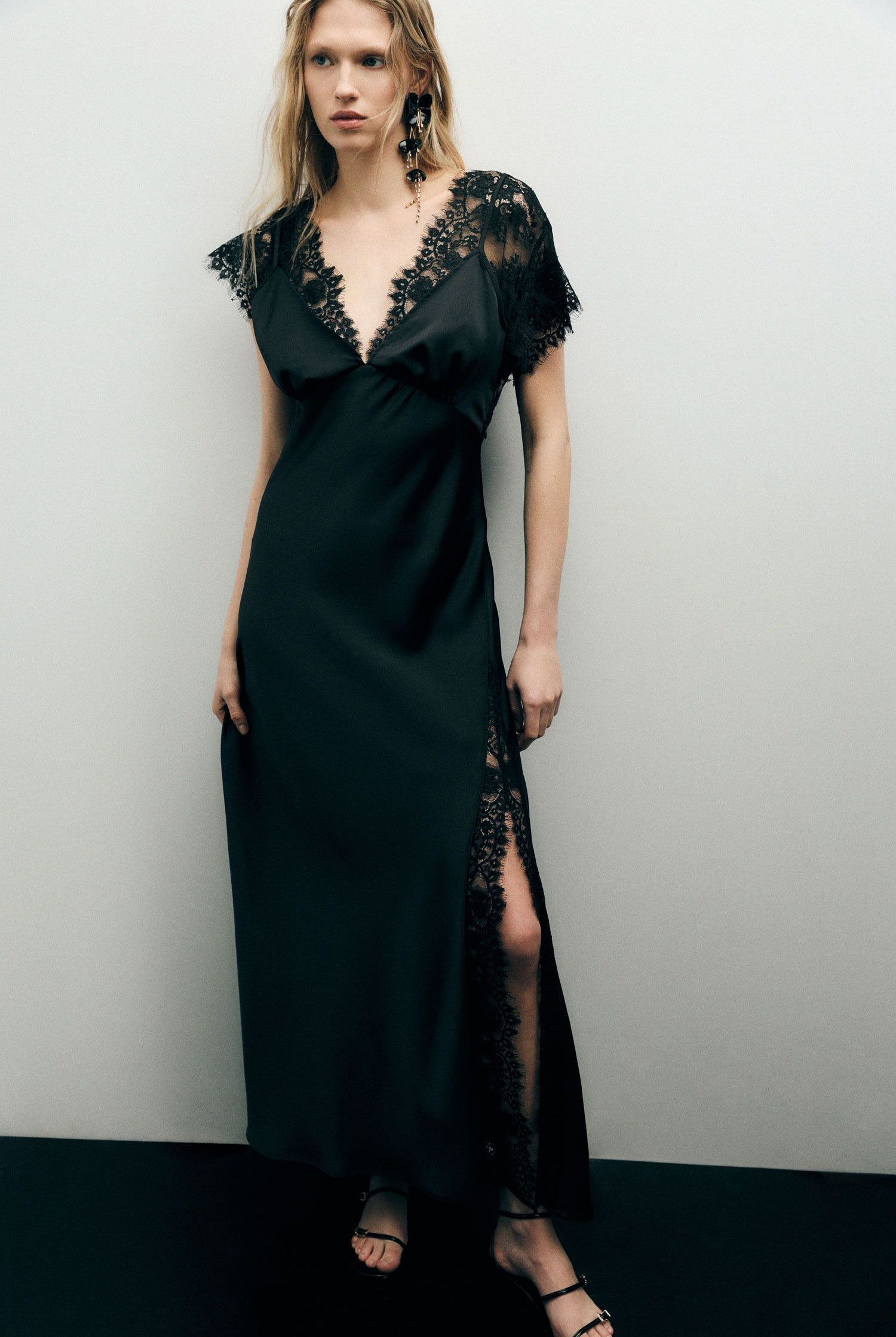VESTIDO IMPERIAL MANGA RENDA E FENDA LATERAL - Carla Valente
