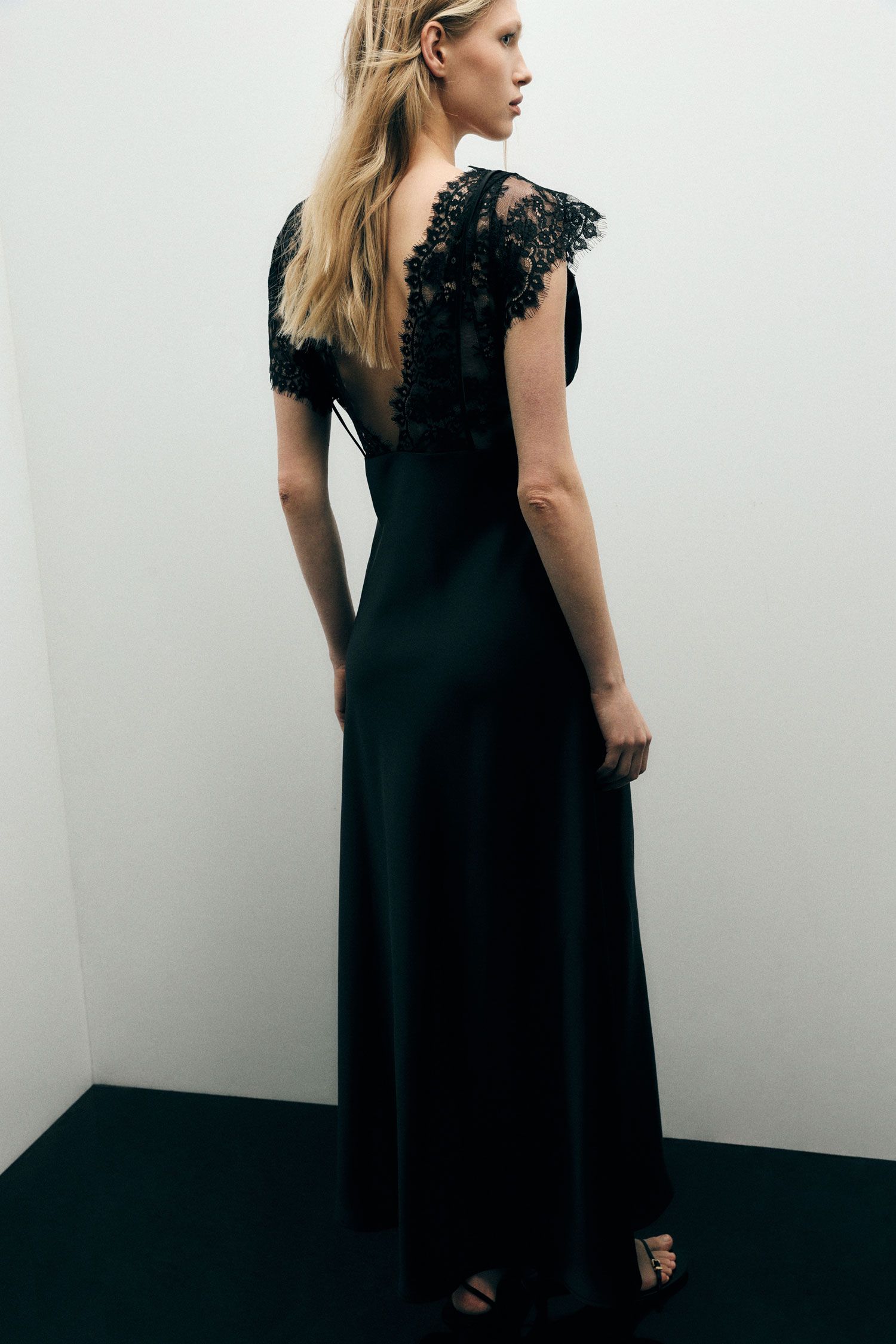 VESTIDO IMPERIAL MANGA RENDA E FENDA LATERAL - Carla Valente