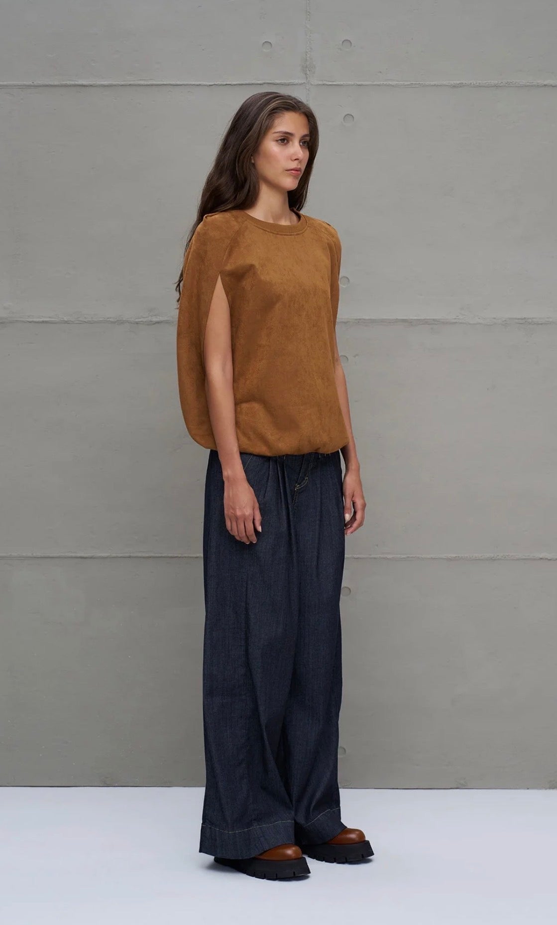CALÇA VDR WIDE LEG COM PREGAS FRONTAIS - Carla Valente
