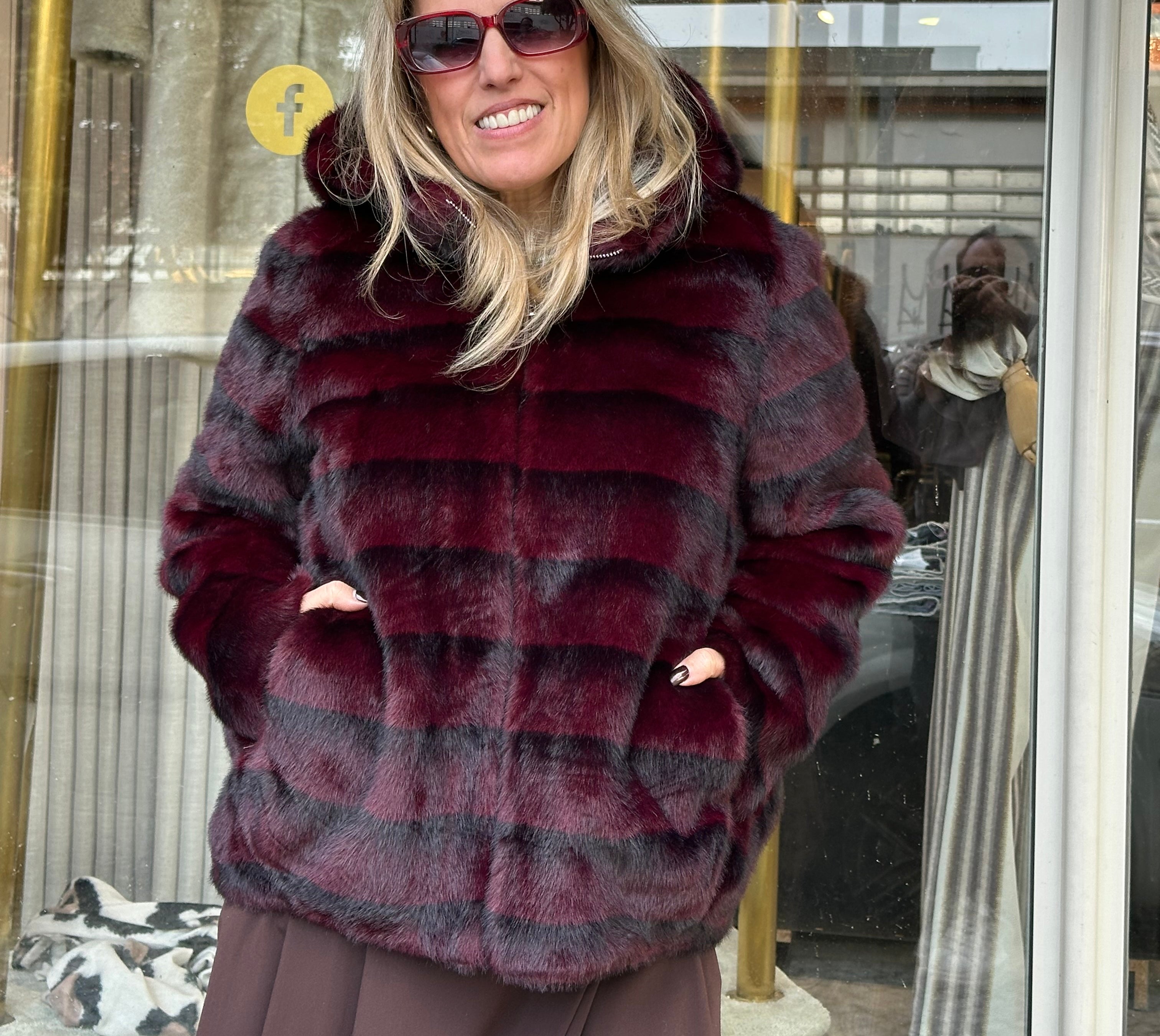 CASACO ODESSA FAKE FUR COM CARAPUÇO - Carla Valente