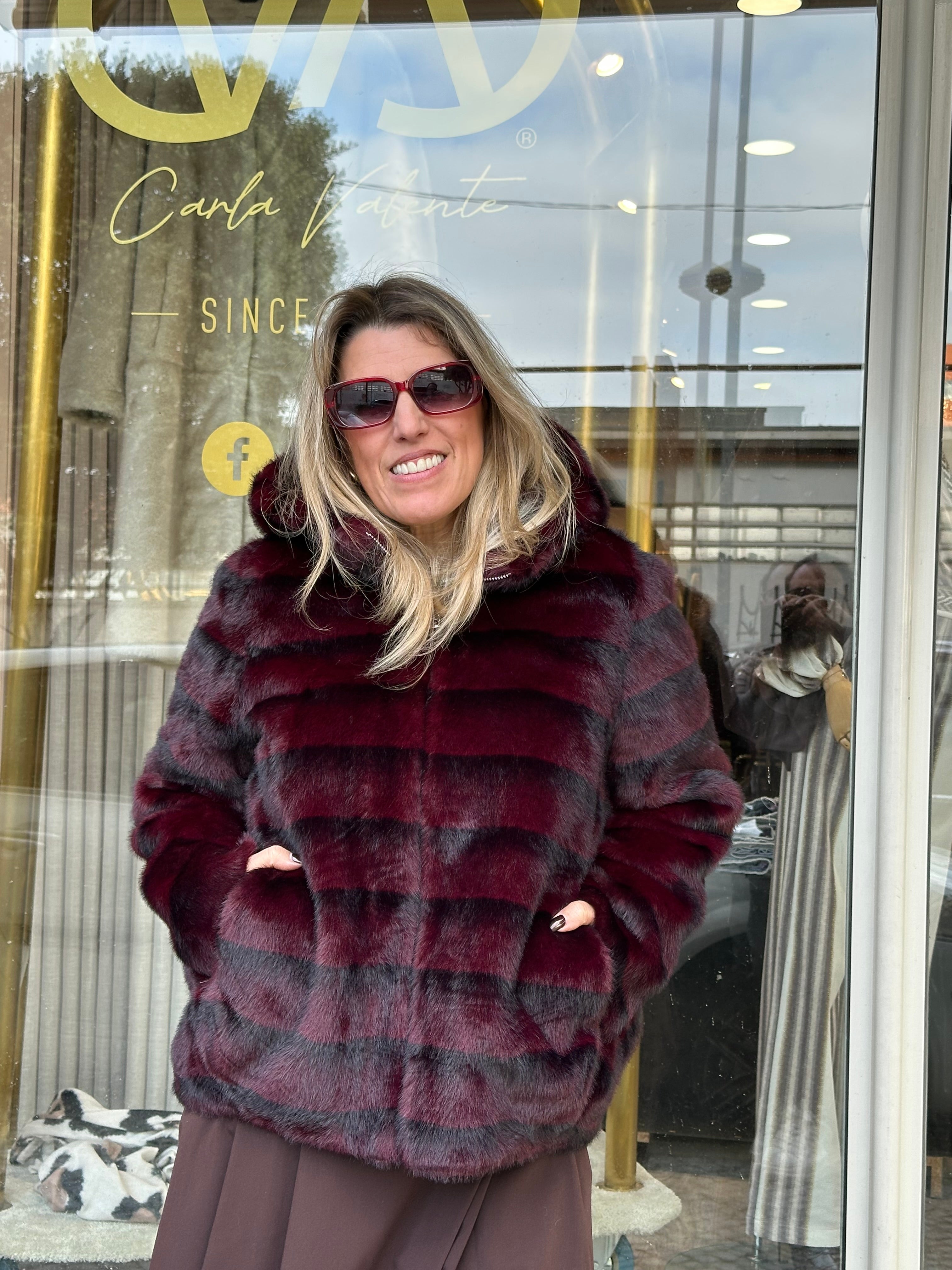 CASACO ODESSA FAKE FUR COM CARAPUÇO - Carla Valente