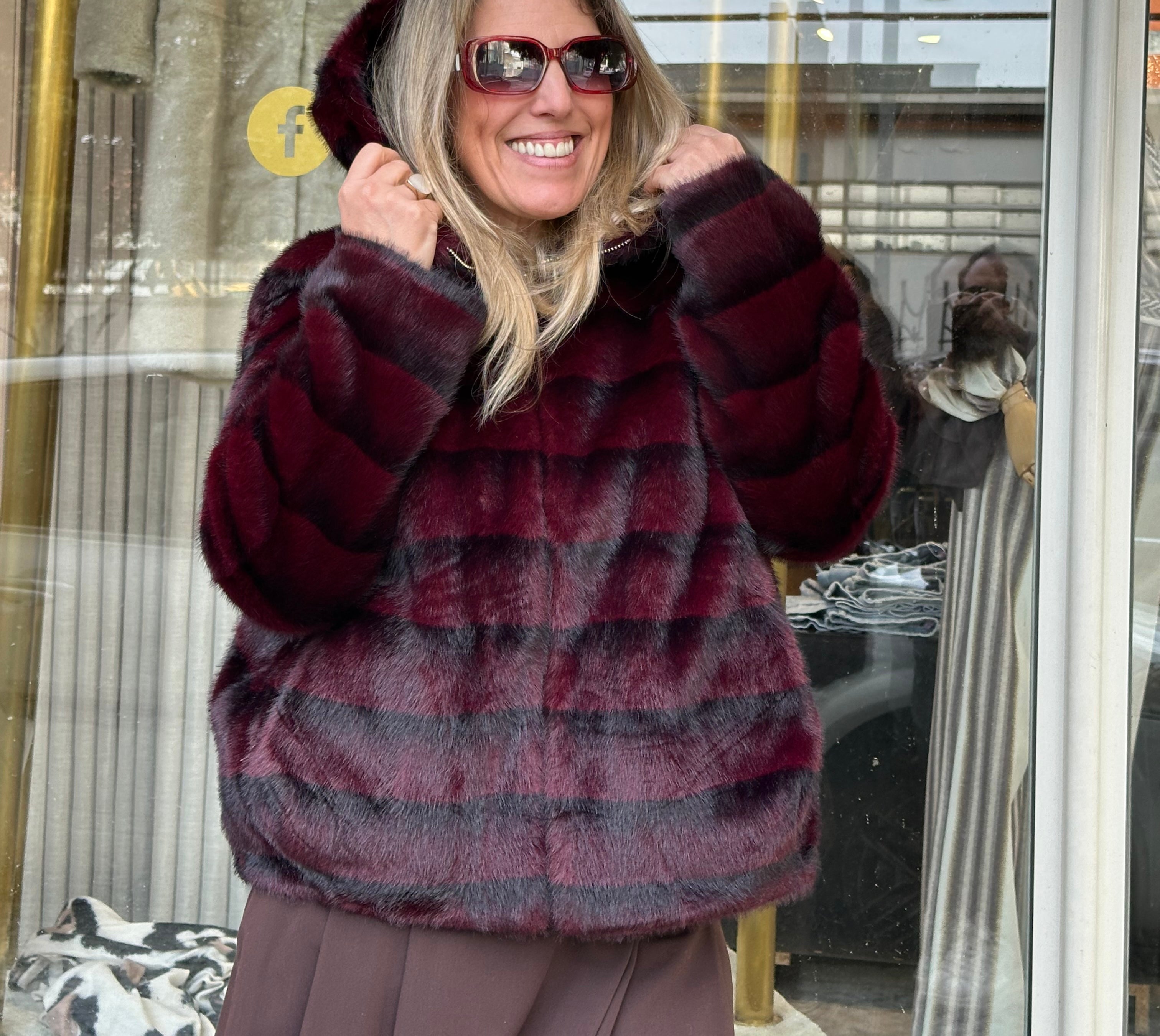 CASACO ODESSA FAKE FUR COM CARAPUÇO - Carla Valente