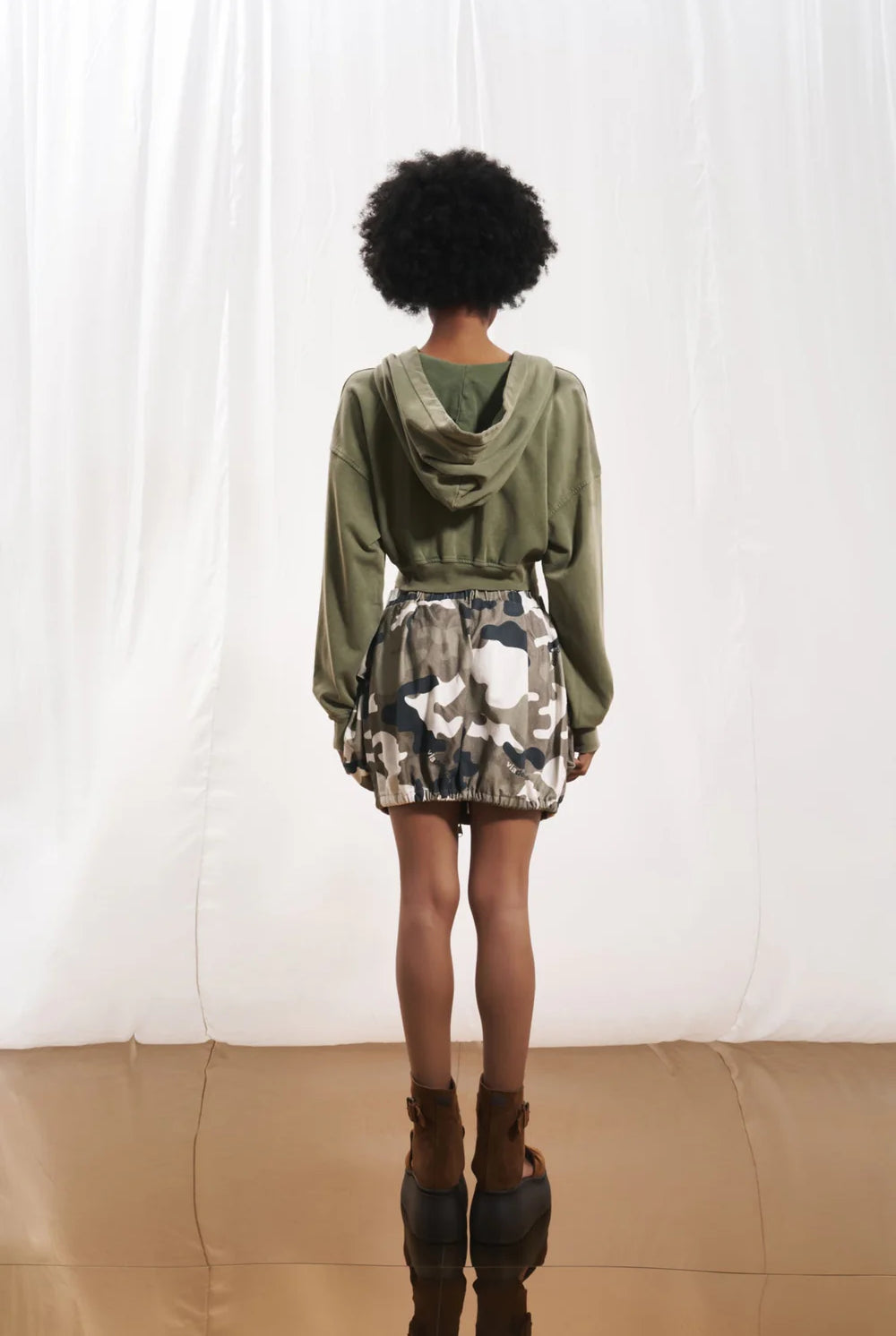 SWEATSHIRT VDR CROPPED COM ZIP - Carla Valente