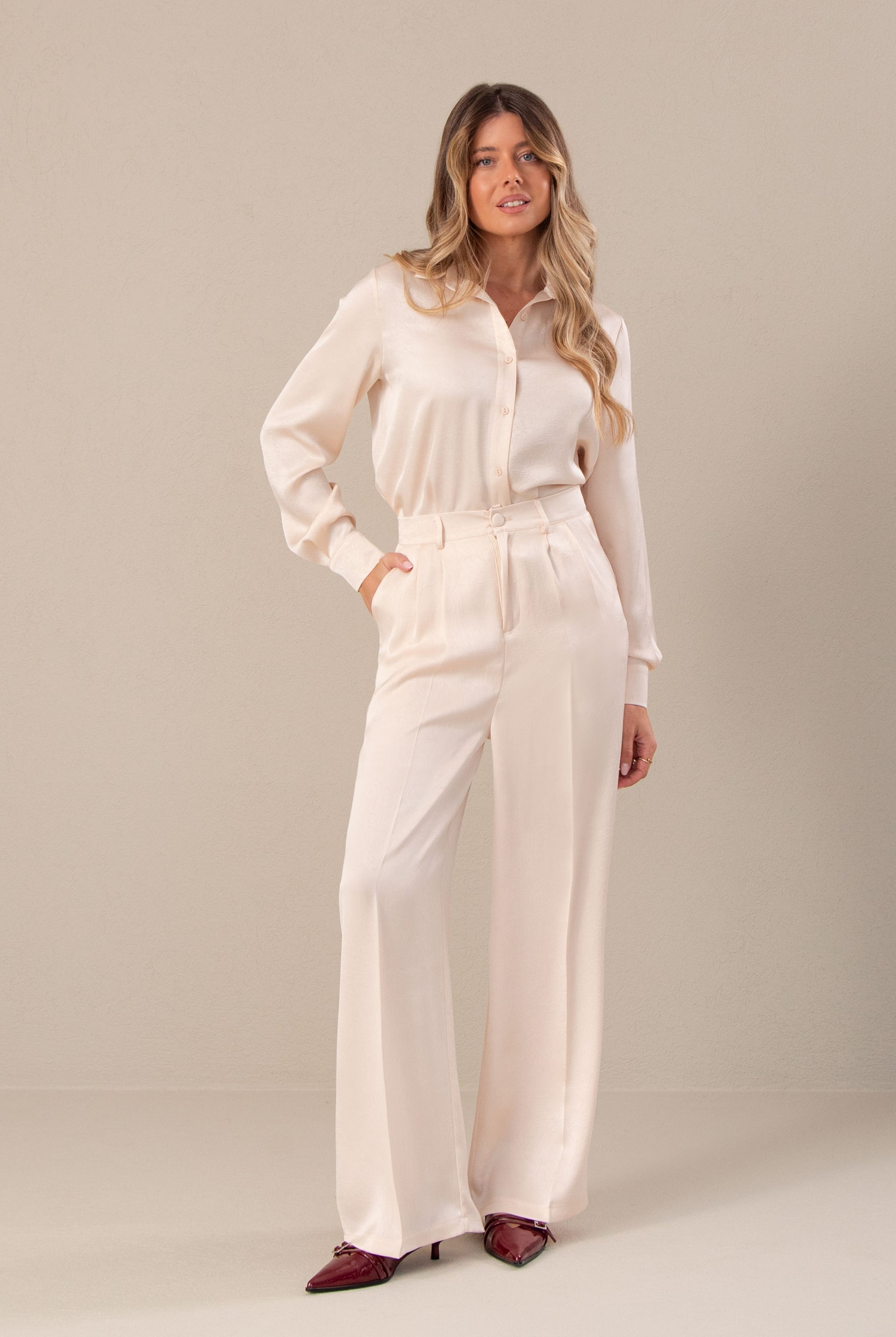 BLUSA FERRACHE ACETINADA COM COLARINHO - Carla Valente