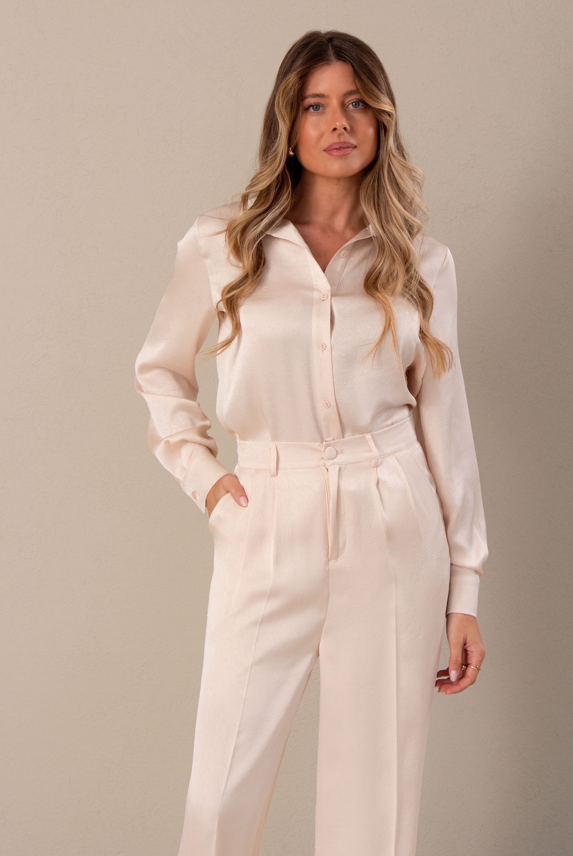 BLUSA FERRACHE ACETINADA COM COLARINHO - Carla Valente
