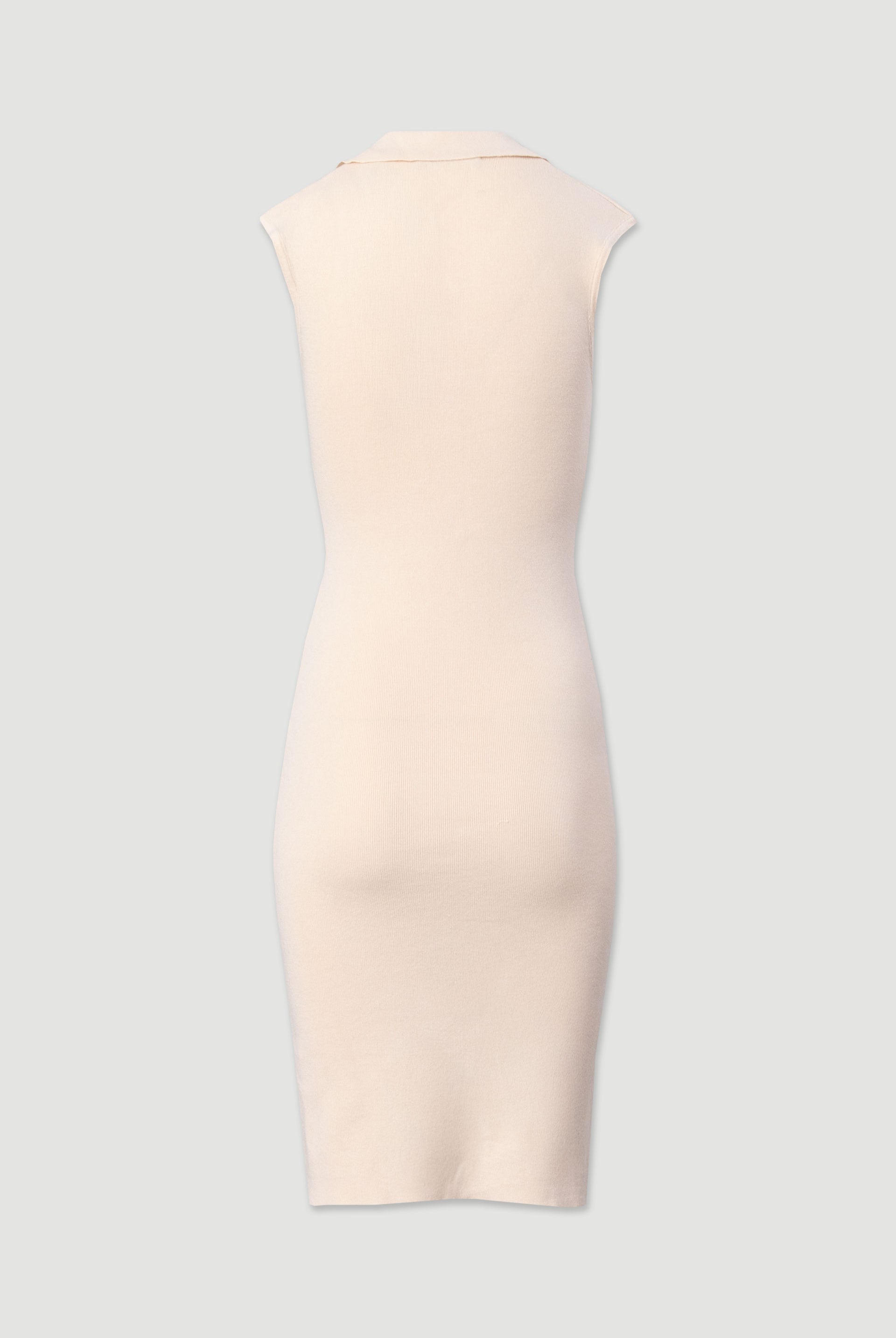 VESTIDO FERRACHE MIDI EM MALHA FRANZIDO E BOTÕES MTÁLICOS - Carla Valente