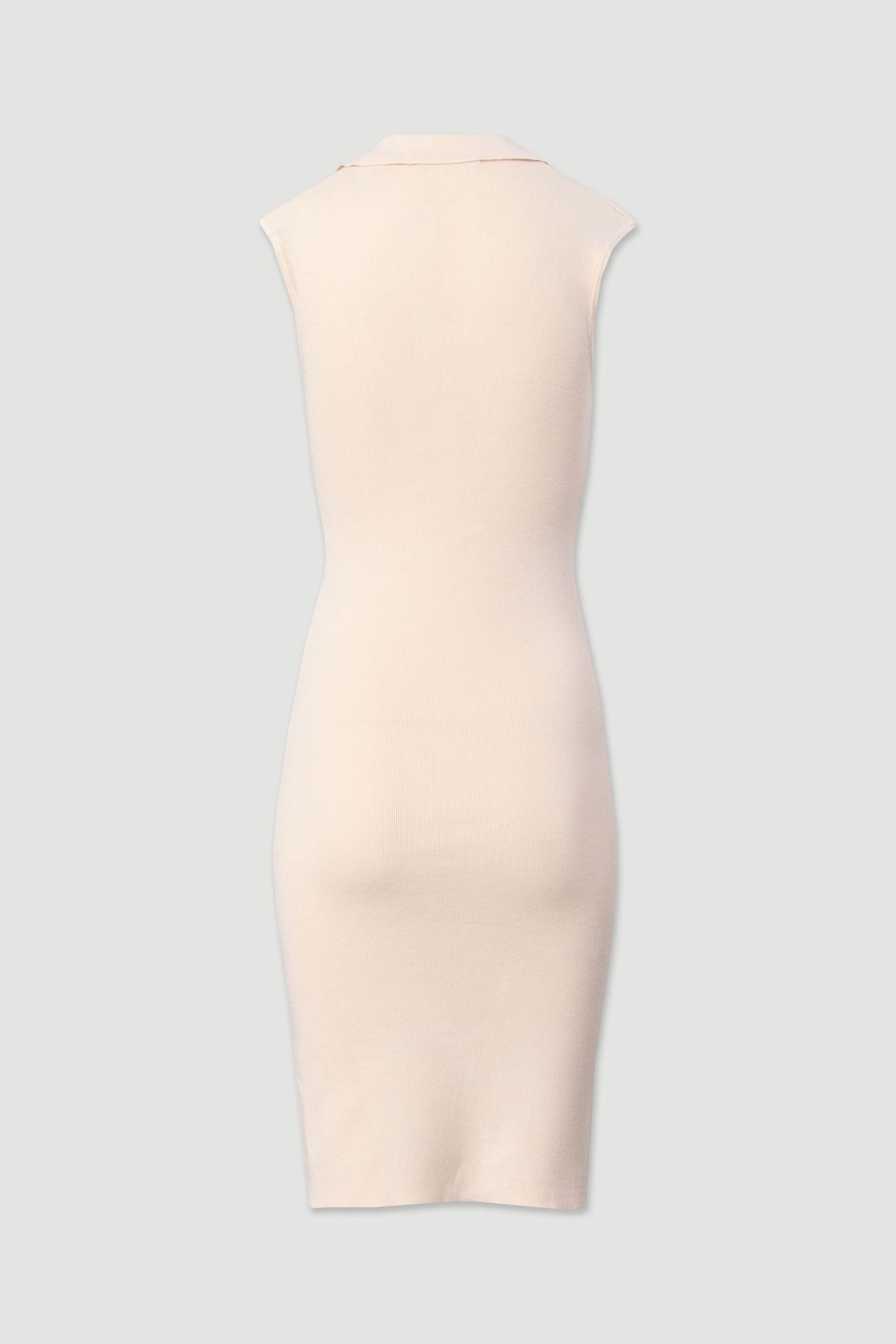 VESTIDO FERRACHE MIDI EM MALHA FRANZIDO E BOTÕES MTÁLICOS - Carla Valente