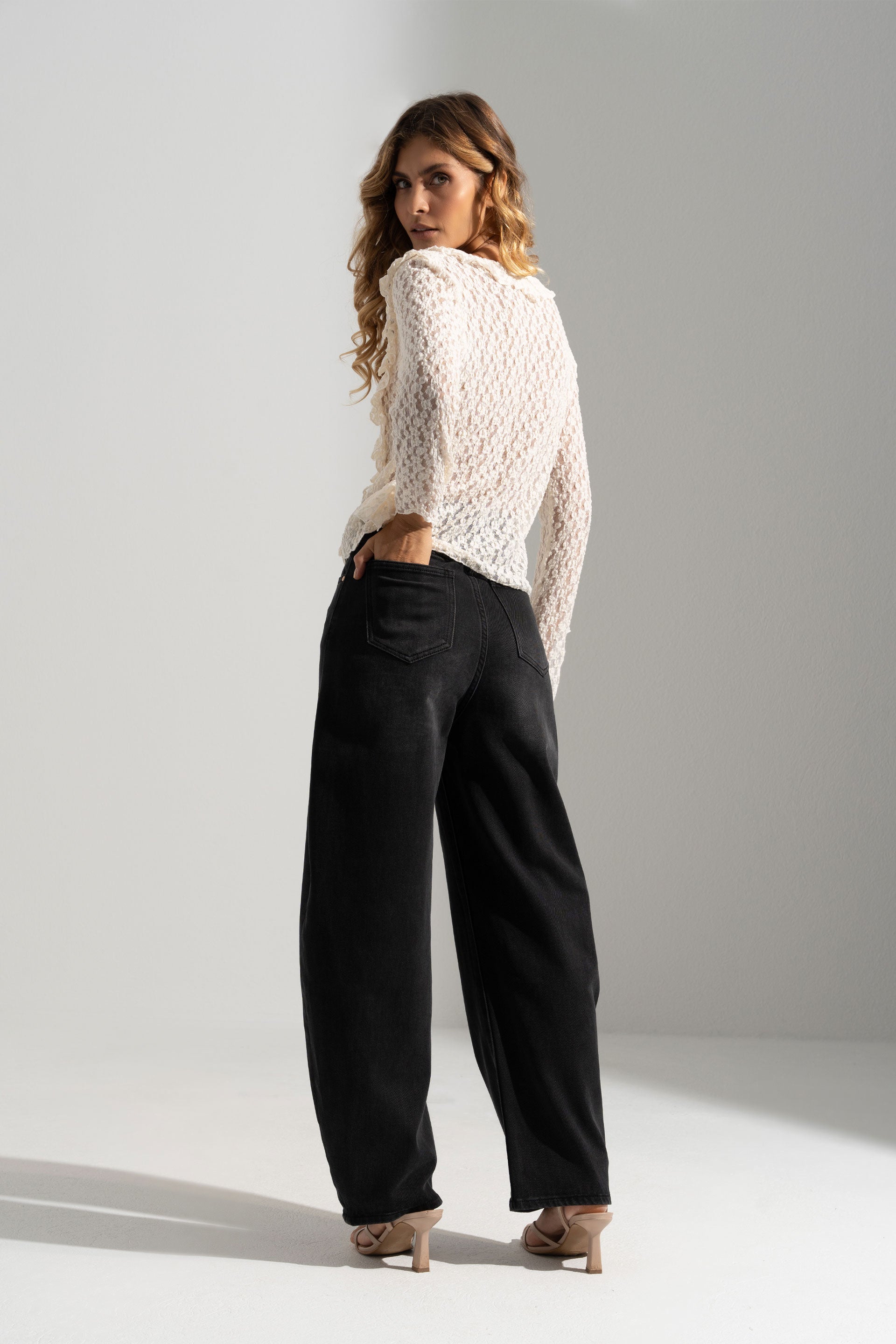 JEANS FERRACHE BALLOON ALGODÃO CINTA SUBIDA - Carla Valente