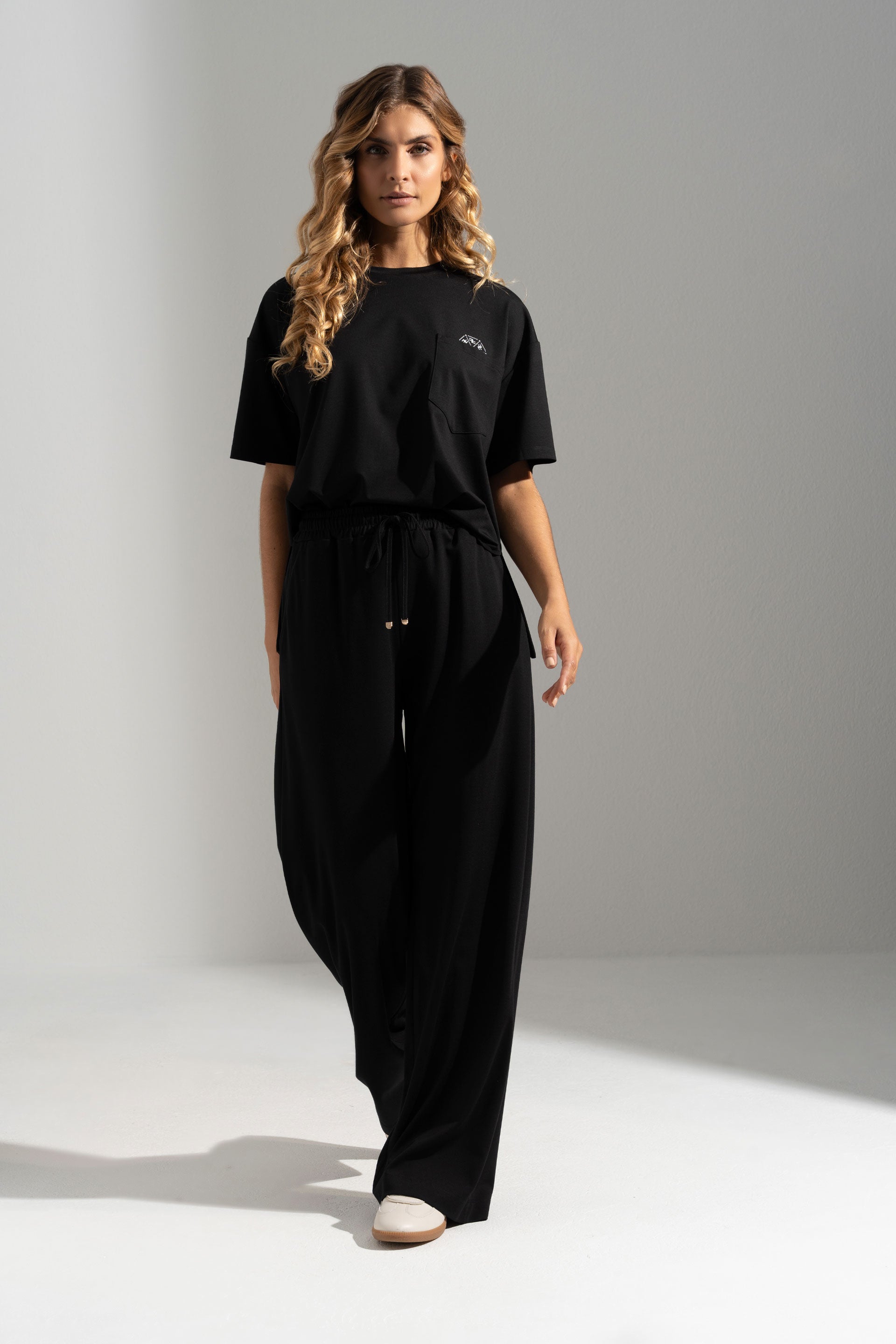T-SHIRT FERRACHE EM MALHA COM BOLSO E ESTAMPADO NO PEITO - Carla Valente