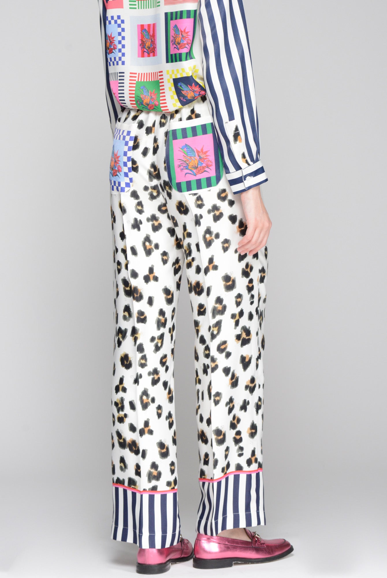 CALÇA VILAGALLO ELENA LEOPARDO RISCAS - Carla Valente