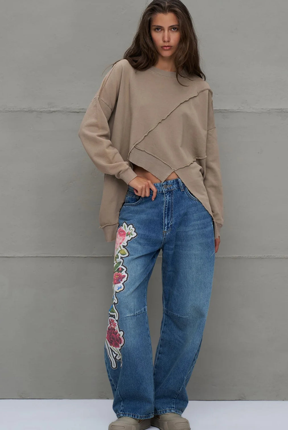 PANTALONA VDR OVERSIZE COM APLICAÇÃO FLOR - Carla Valente
