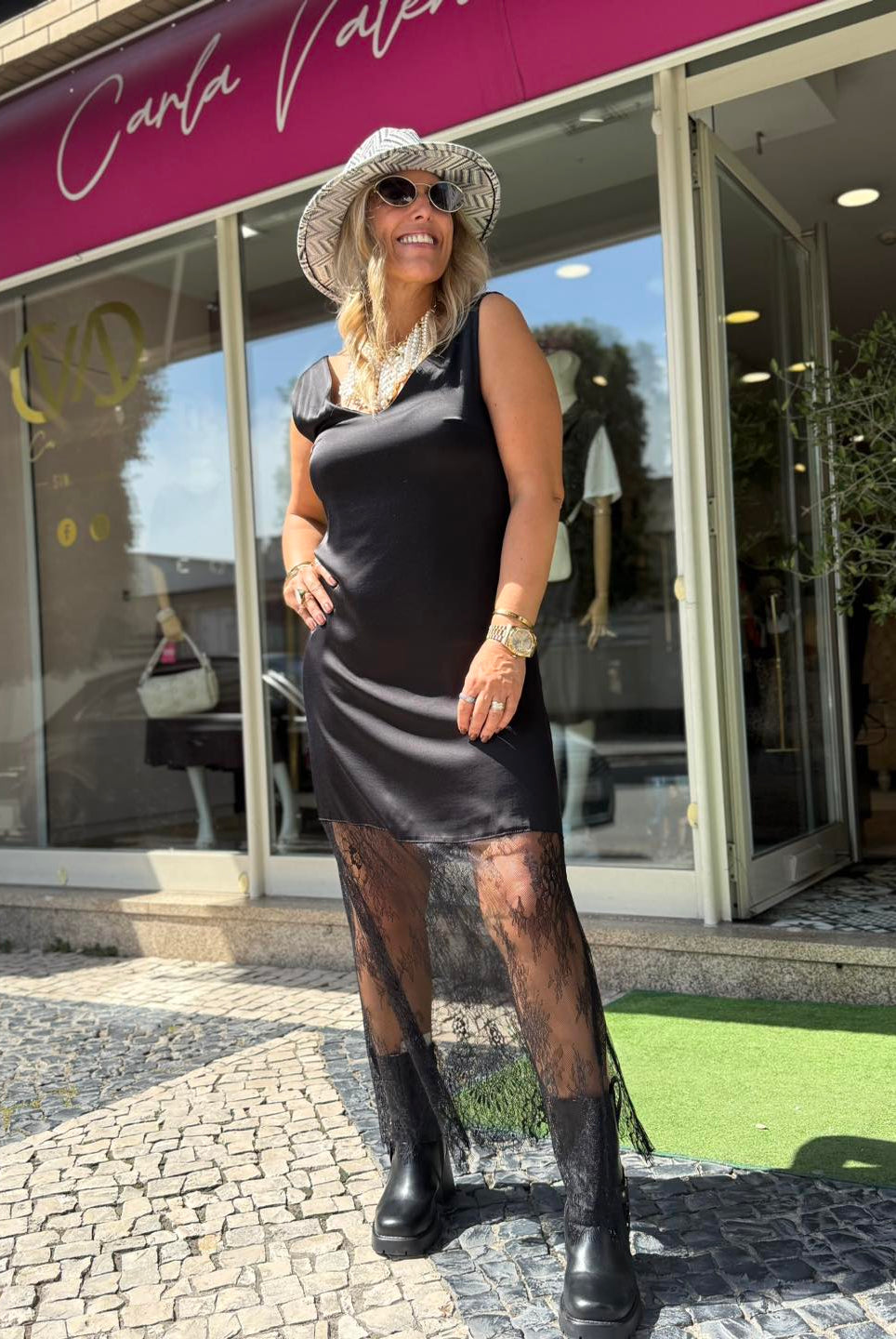 VESTIDO IMPERIAL DE ALÇAS COM RENDA NA BARRA - Carla Valente