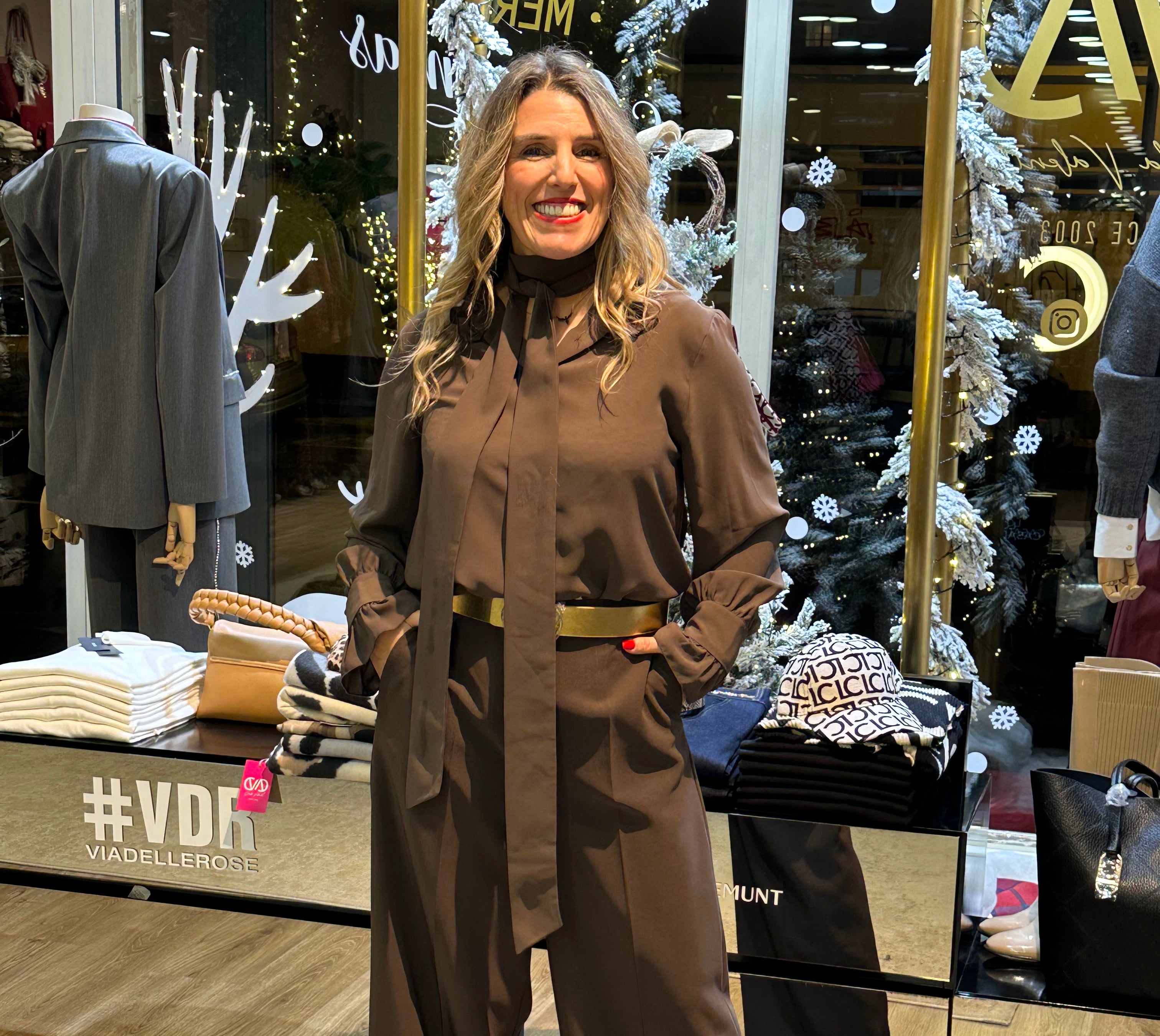 BLUSA VELVETY MÁRCIA GOLA C/FOLHOS - Carla Valente