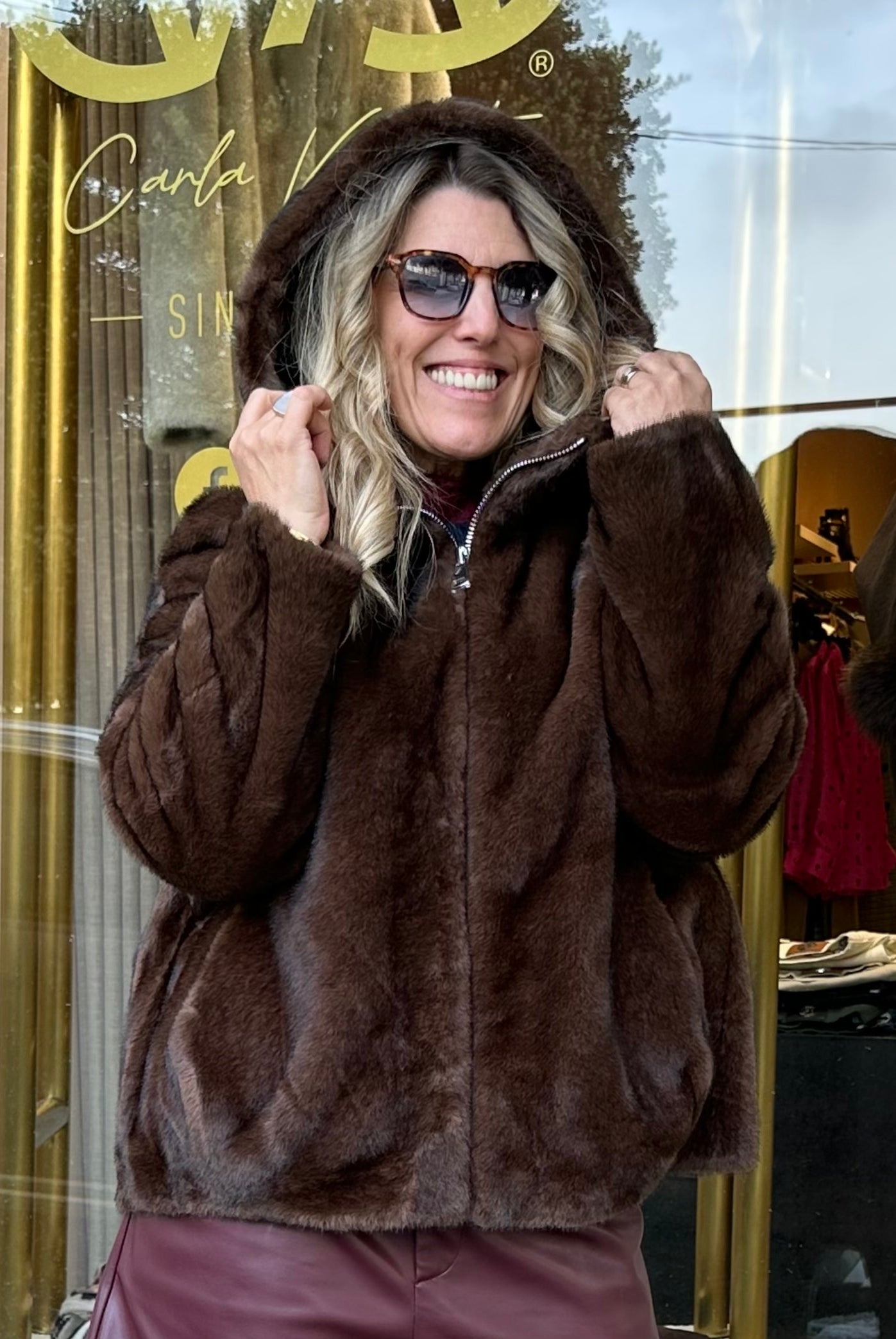 CASACO ROSY FAKE FUR COM CARAPUÇO - Carla Valente