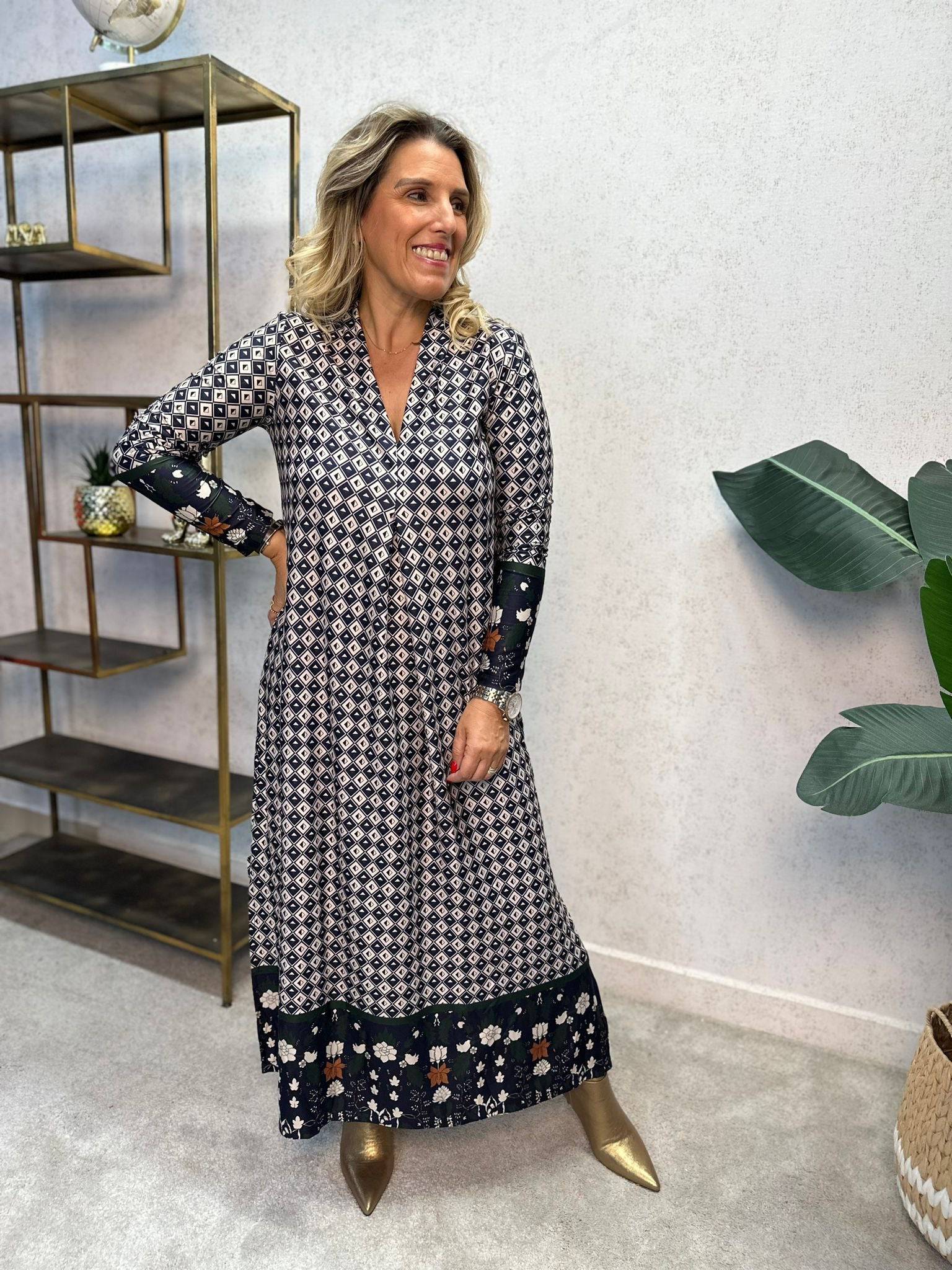 VESTIDO VILAGALLO ESTAMPA FLORES GEOMÉTO - Carla Valente