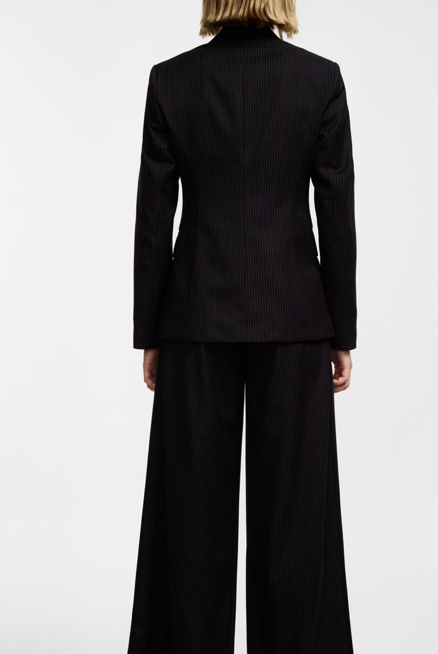 CALÇA PLEASE WIDE LEG CINTURA MÉDIA FATO COM RISCAS - Carla Valente