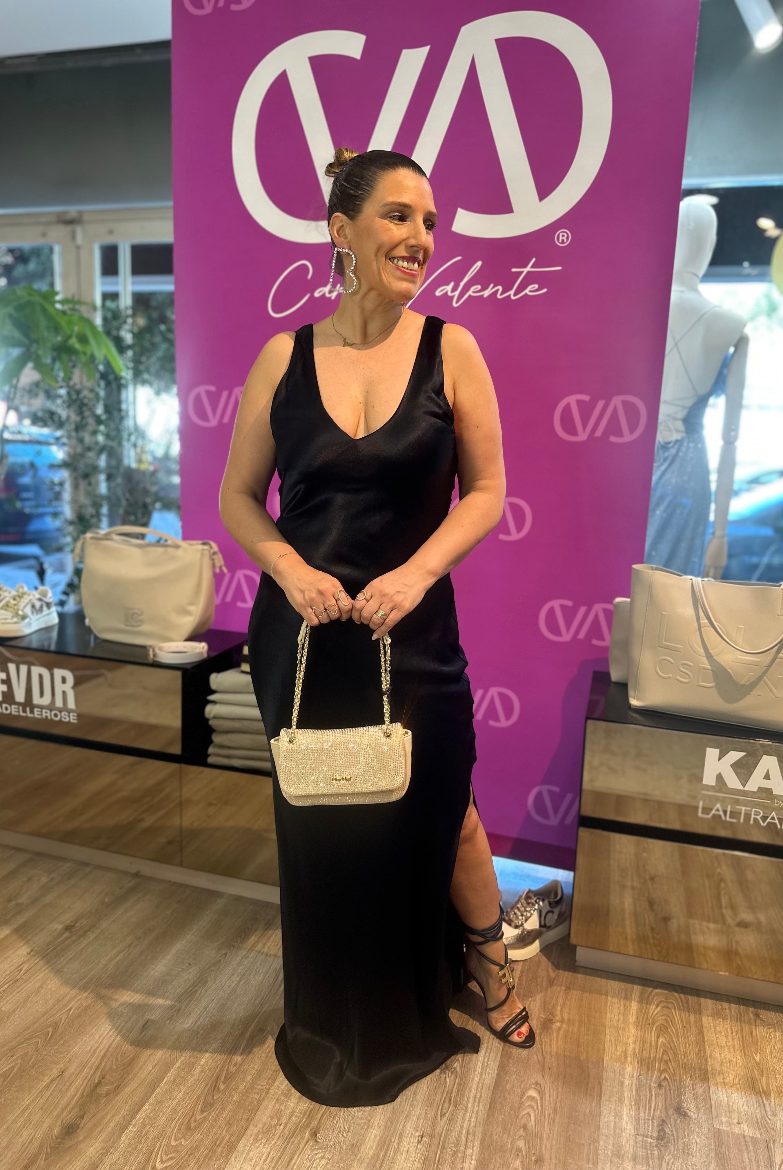VESTIDO YES ZEE LONGO COM DECOTE EM V O - Carla Valente