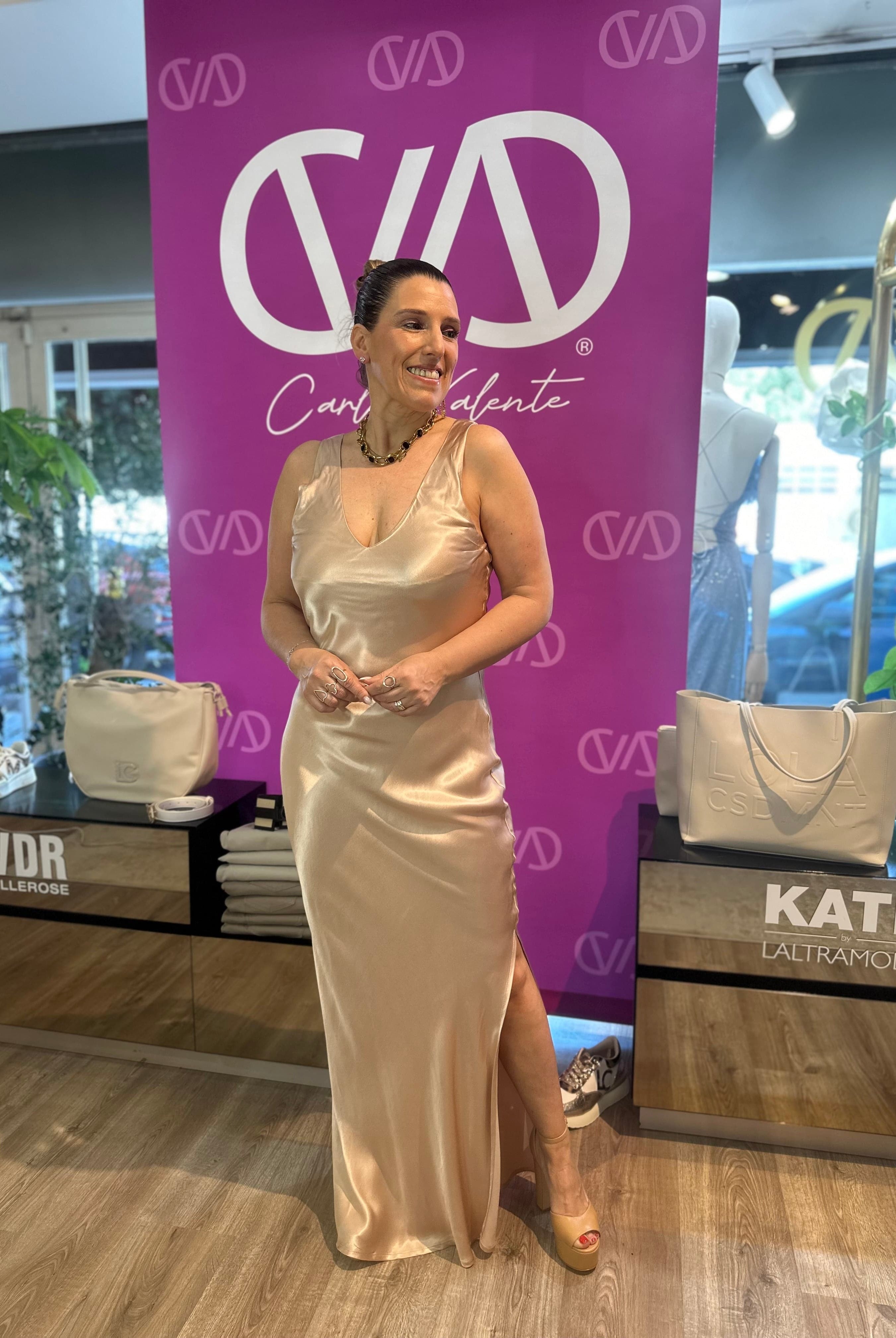 VESTIDO YES ZEE LONGO COM DECOTE EM V O - Carla Valente