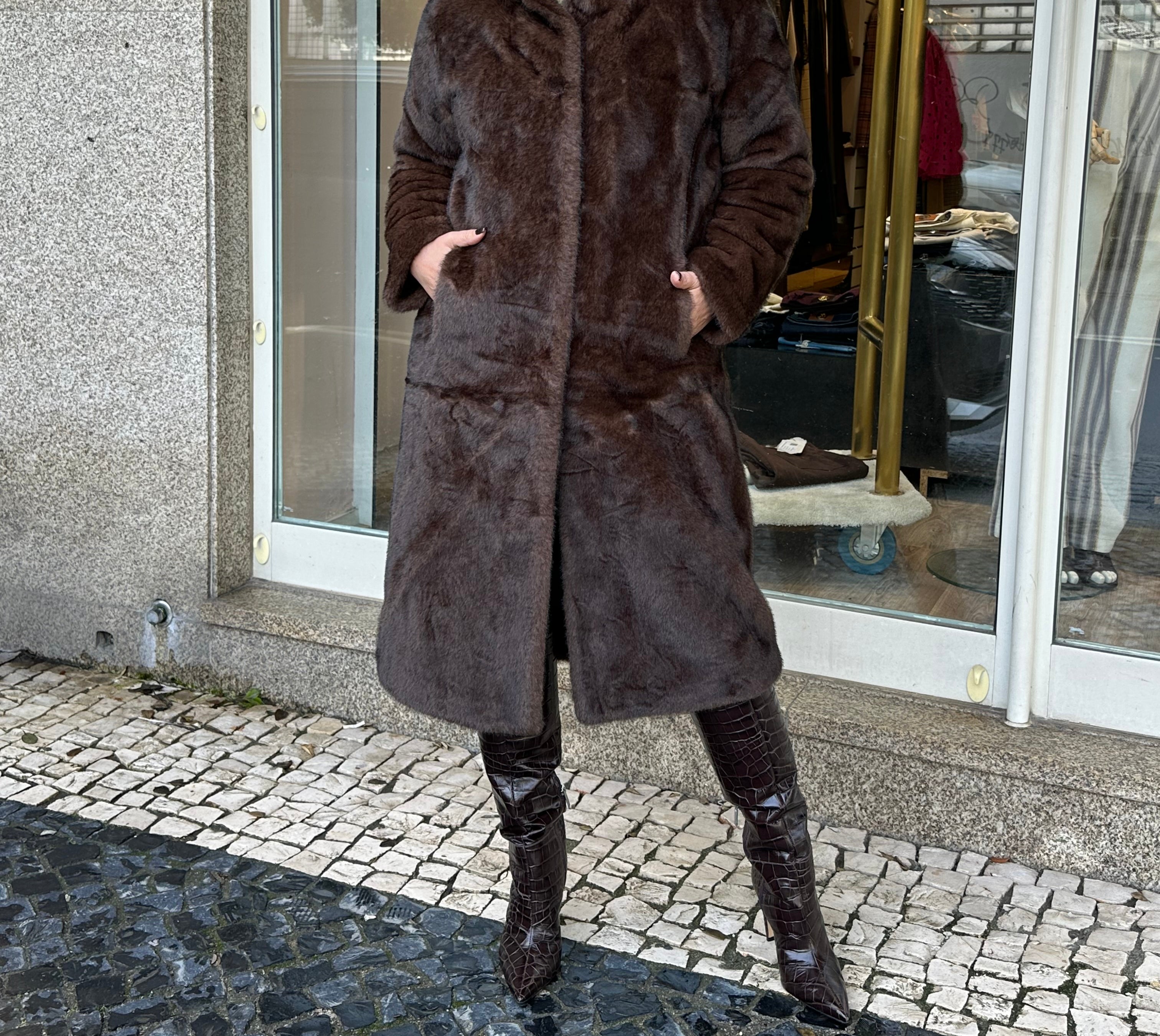 CASACO CLEO FAKE FUR COM CARAPUÇO - Carla Valente