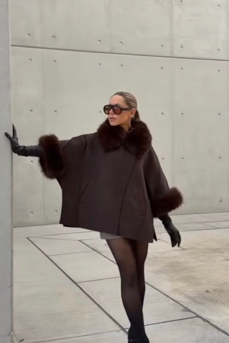 CAPA OTIMA FAZENDA COM GOLA E PUNHOS DE PELO FAKE FUR - Carla Valente