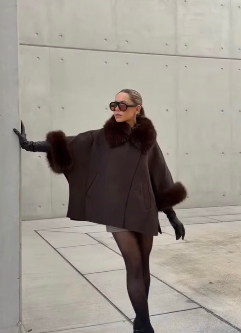 CAPA OTIMA FAZENDA COM GOLA E PUNHOS DE PELO FAKE FUR - Carla Valente