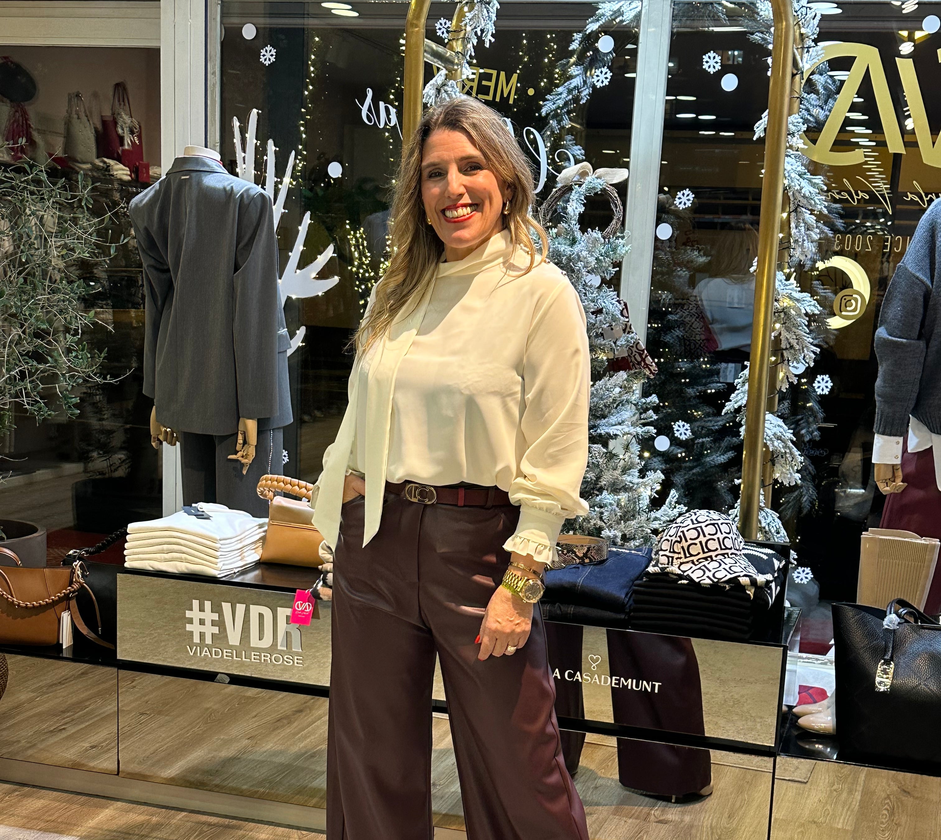 BLUSA VELVETY GOLA C/LAÇO E BOTÕES - Carla Valente