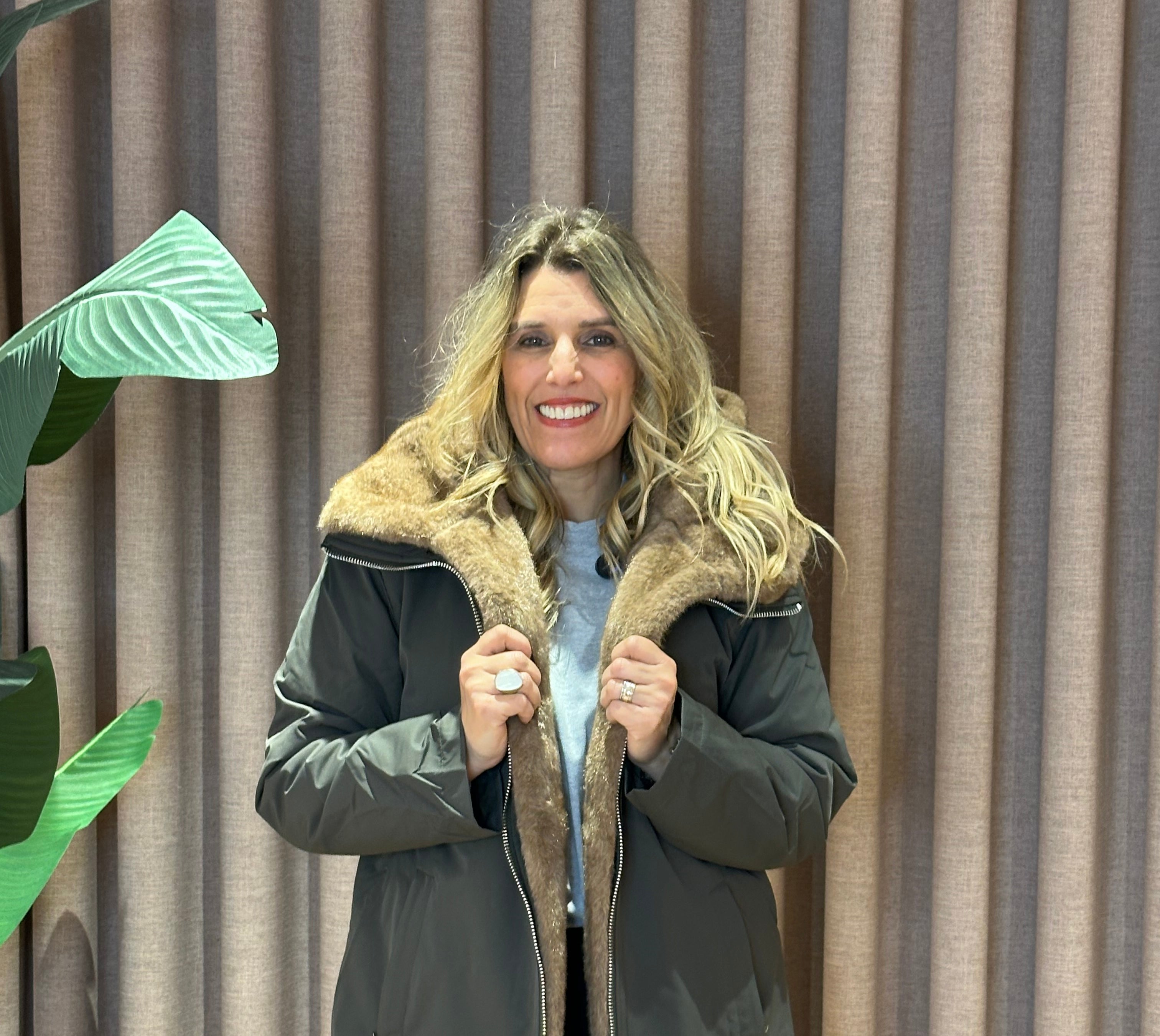 PARKA COM PELO REMOVÍVEL E CARAPUÇO - Carla Valente