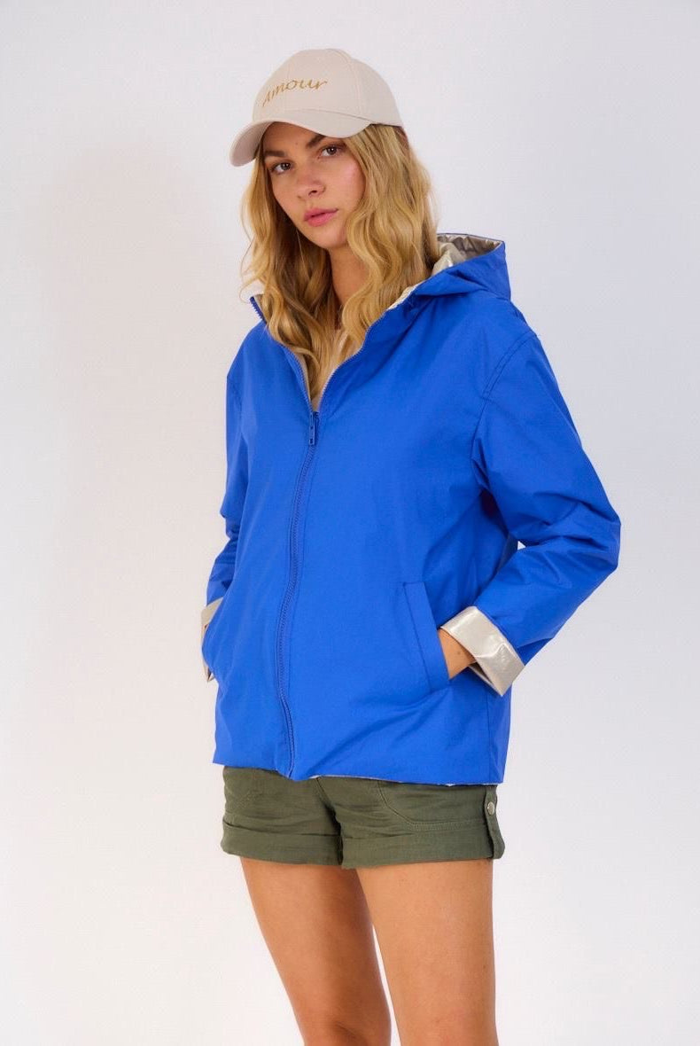 PARKA APRIL CURTA TECIDO IMPERMEÁVEL REVERSÍVEL COM CARAPUÇO - Carla Valente