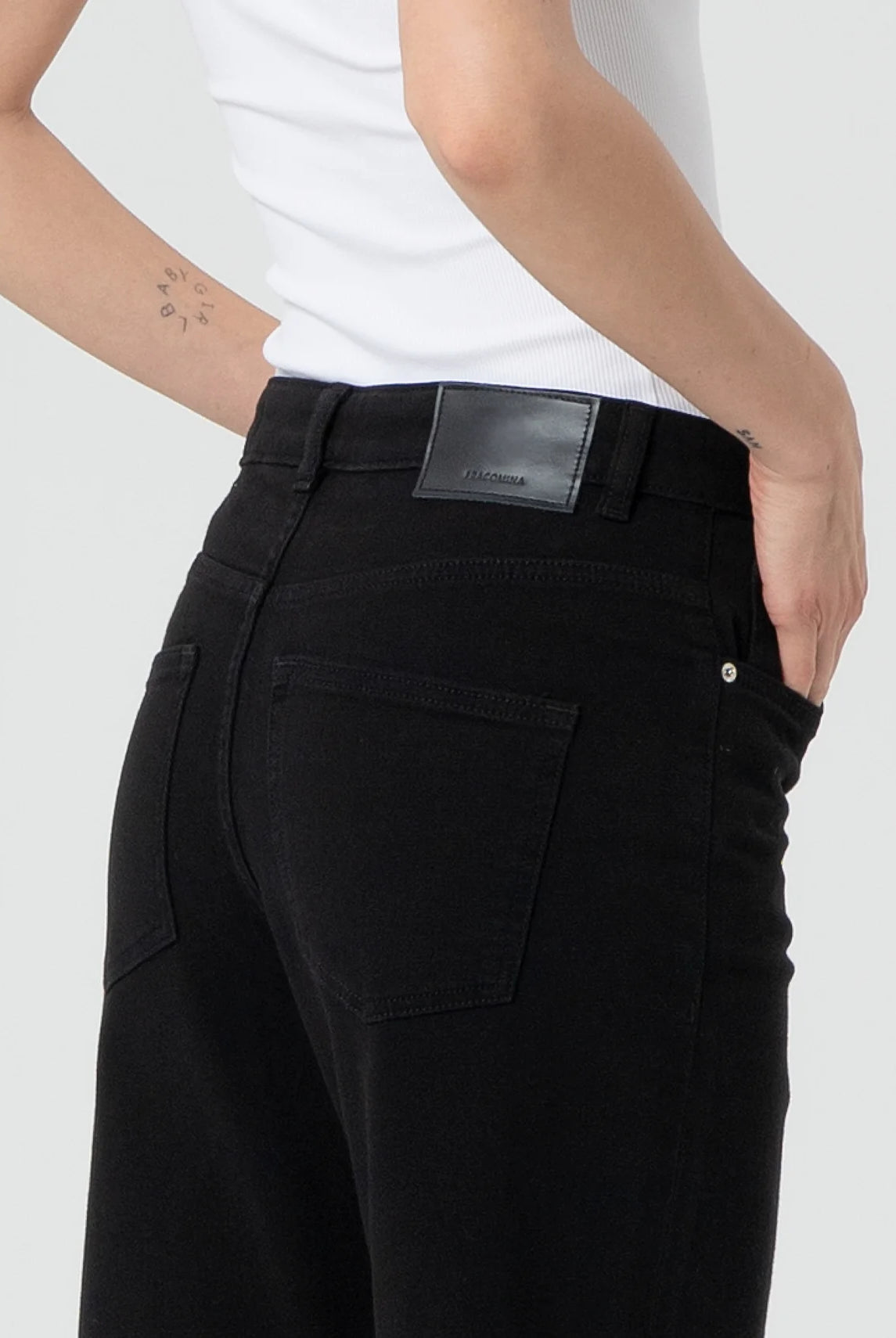 CALÇA FRACOMINA CARROT MOM FIT BULL - Carla Valente