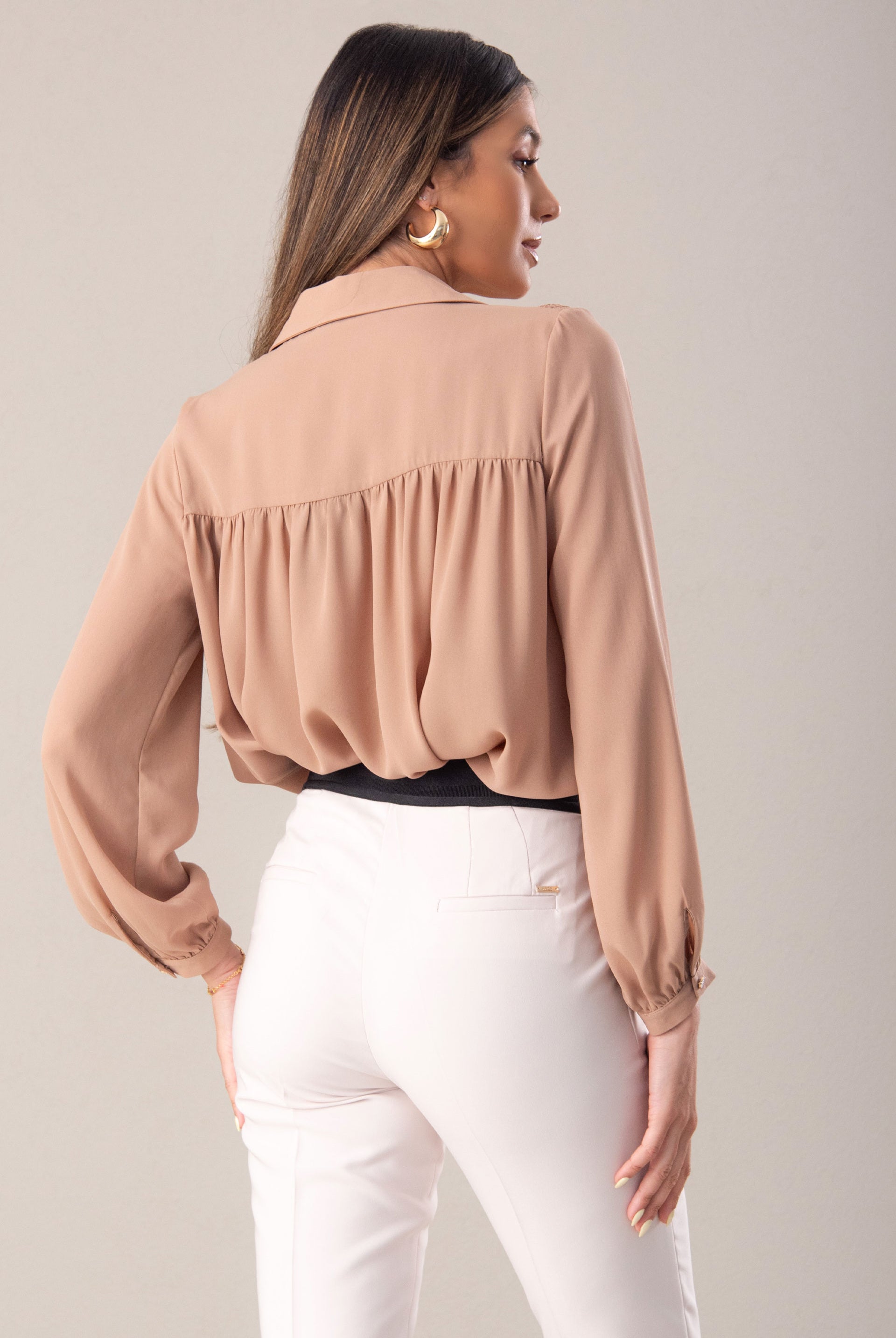 BLUSA FERRACHE EM BICO COM FRANZIDO - Carla Valente