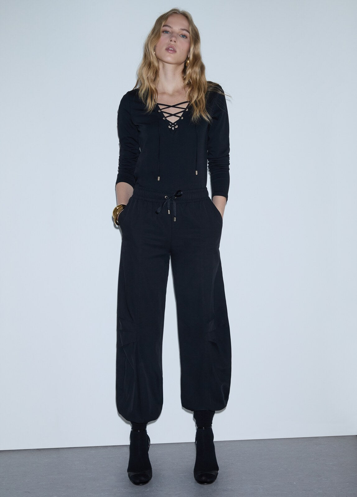 liujo-doc0318562|liujo-doc0318562-shopify-direct-v1-1e4b8d0194df3c89ad917ccbb8c46bc9|TF6268T700A|Preto|3|TF6268T700A__22222__03.jpg|897a1b6449aebcb32d4f0d295cfda0497e74964a03e6ce5f2c21c399bb09c9a2|https://www.liujo.com/on/demandware.static/-/Sites-liujo-master-catalog/default/images/E-TF6268T700A22222-4-N.jpeg