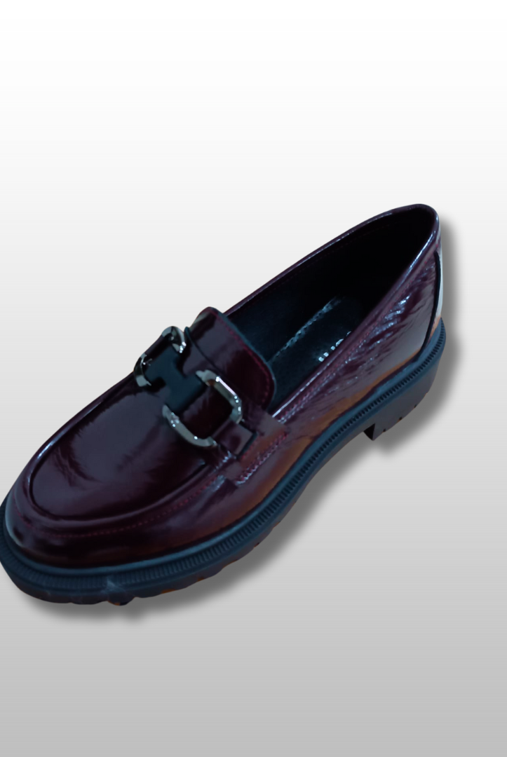 MOCASSIM DE VERNIZ COM FIVELA SOLA GROSA - Carla Valente