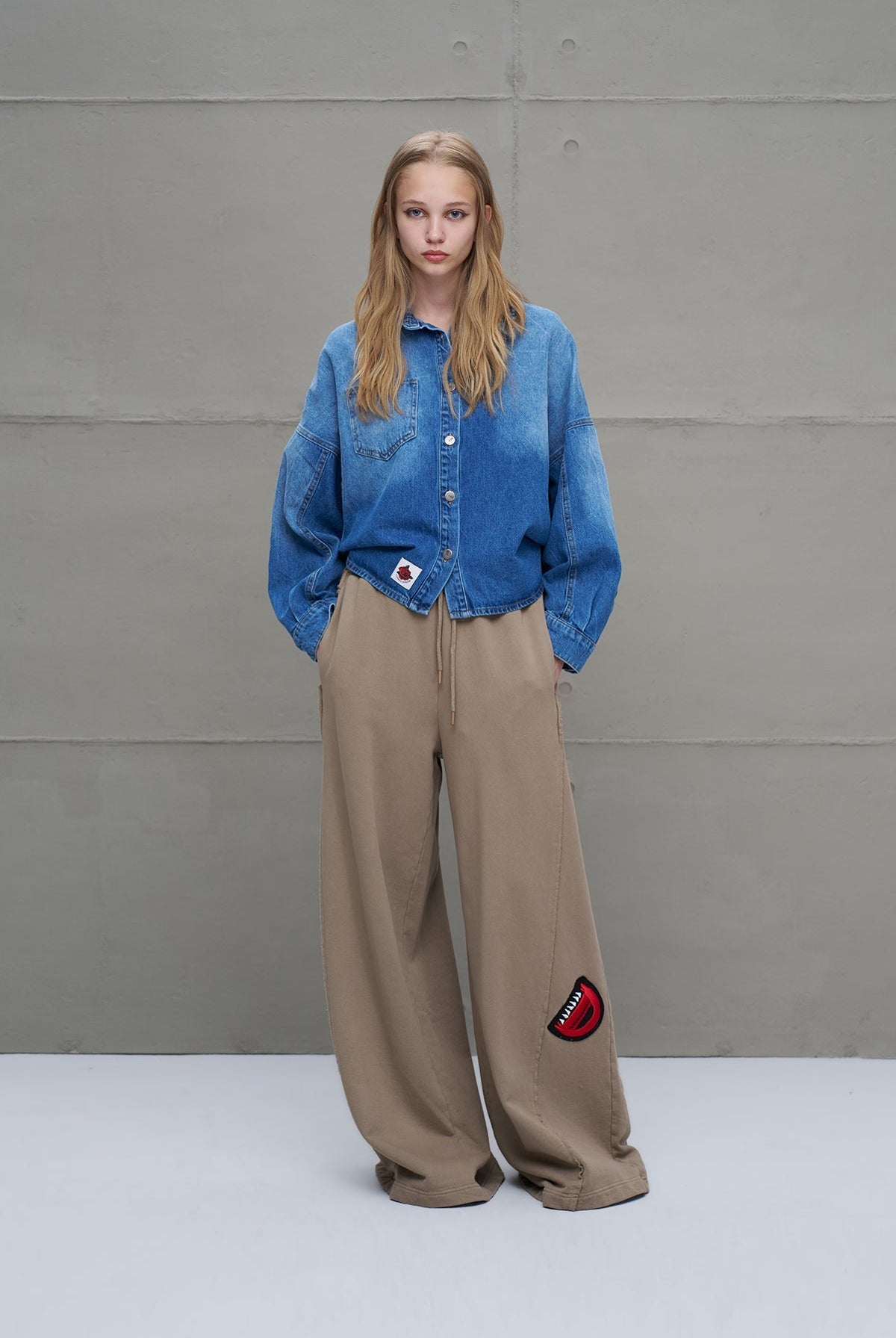 CALÇA VDR OVERSIZE COM PATCHES - Carla Valente