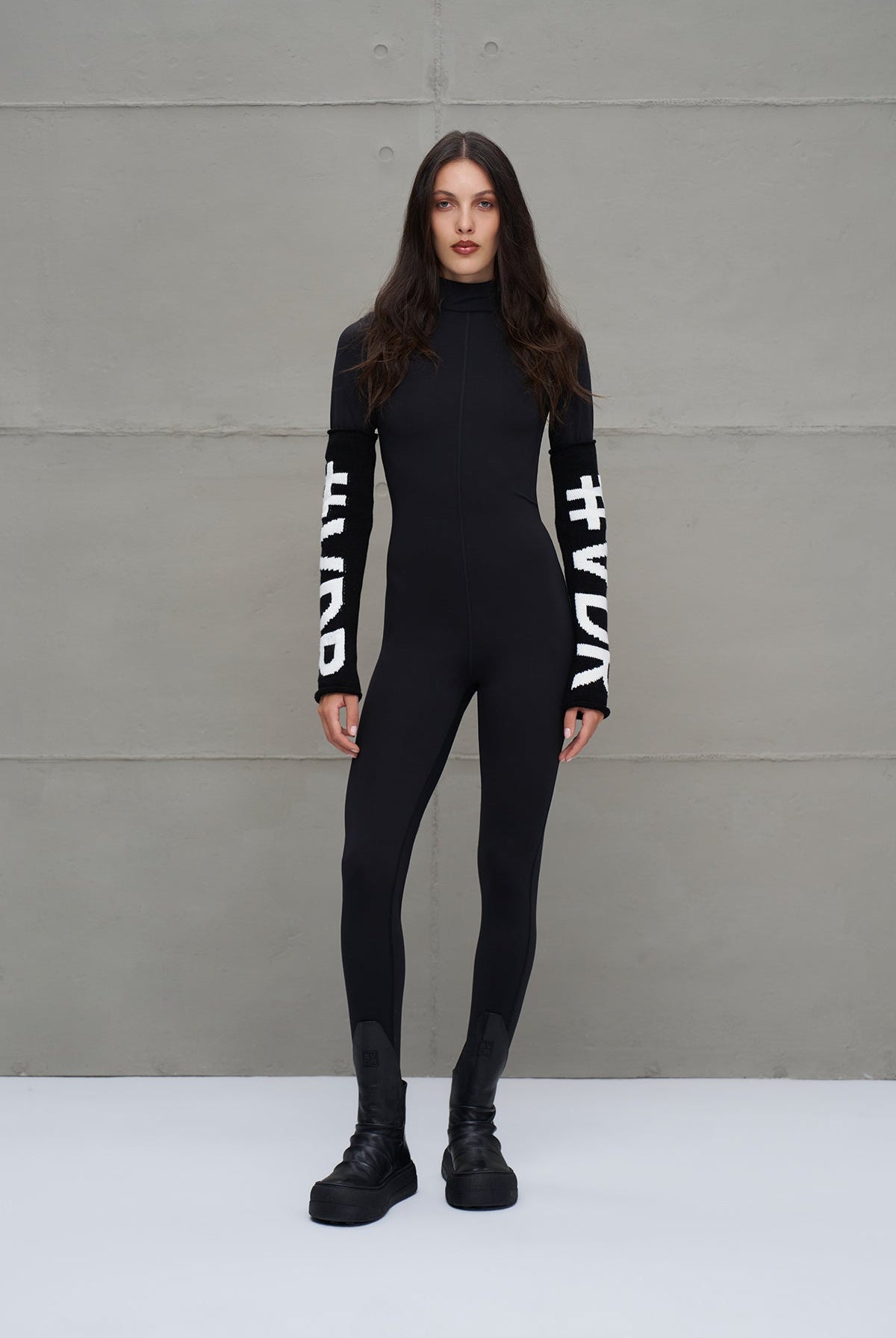 PERNEIRAS VDR BIG LETTER FW25 - Carla Valente