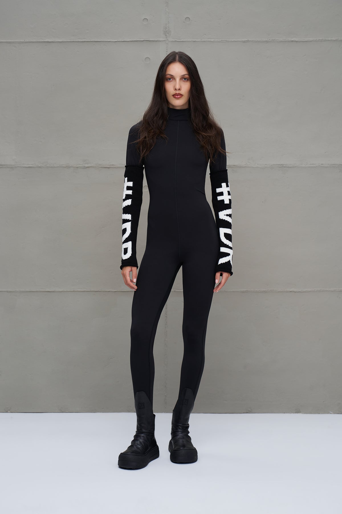 PERNEIRAS VDR BIG LETTER FW25 - Carla Valente
