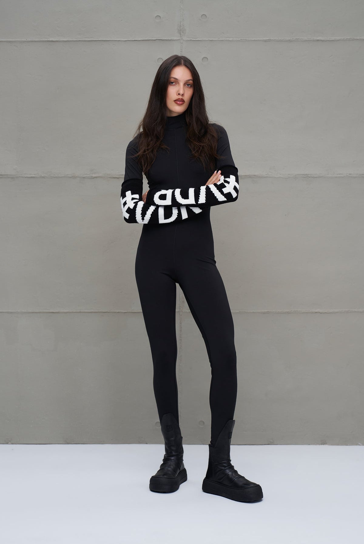 PERNEIRAS VDR BIG LETTER FW25 - Carla Valente