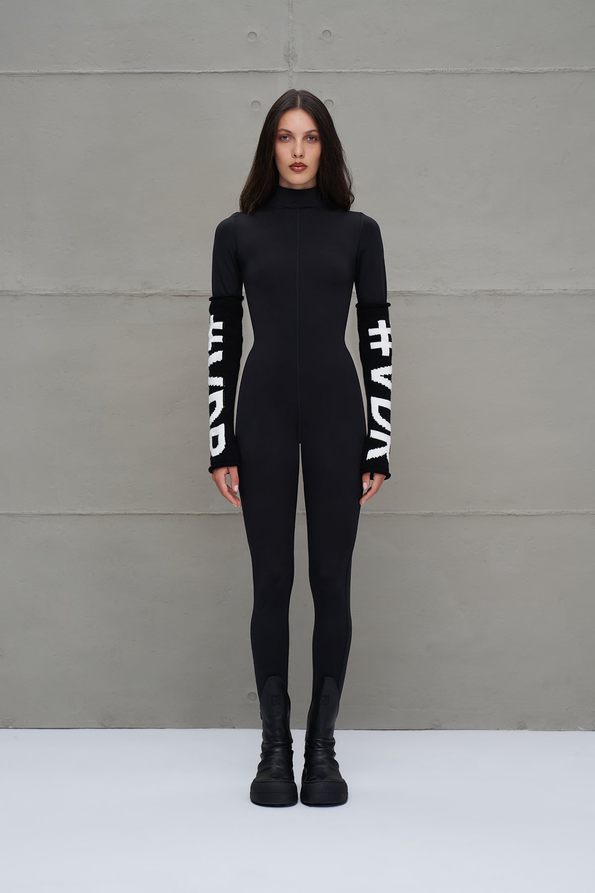 PERNEIRAS VDR BIG LETTER FW25 - Carla Valente