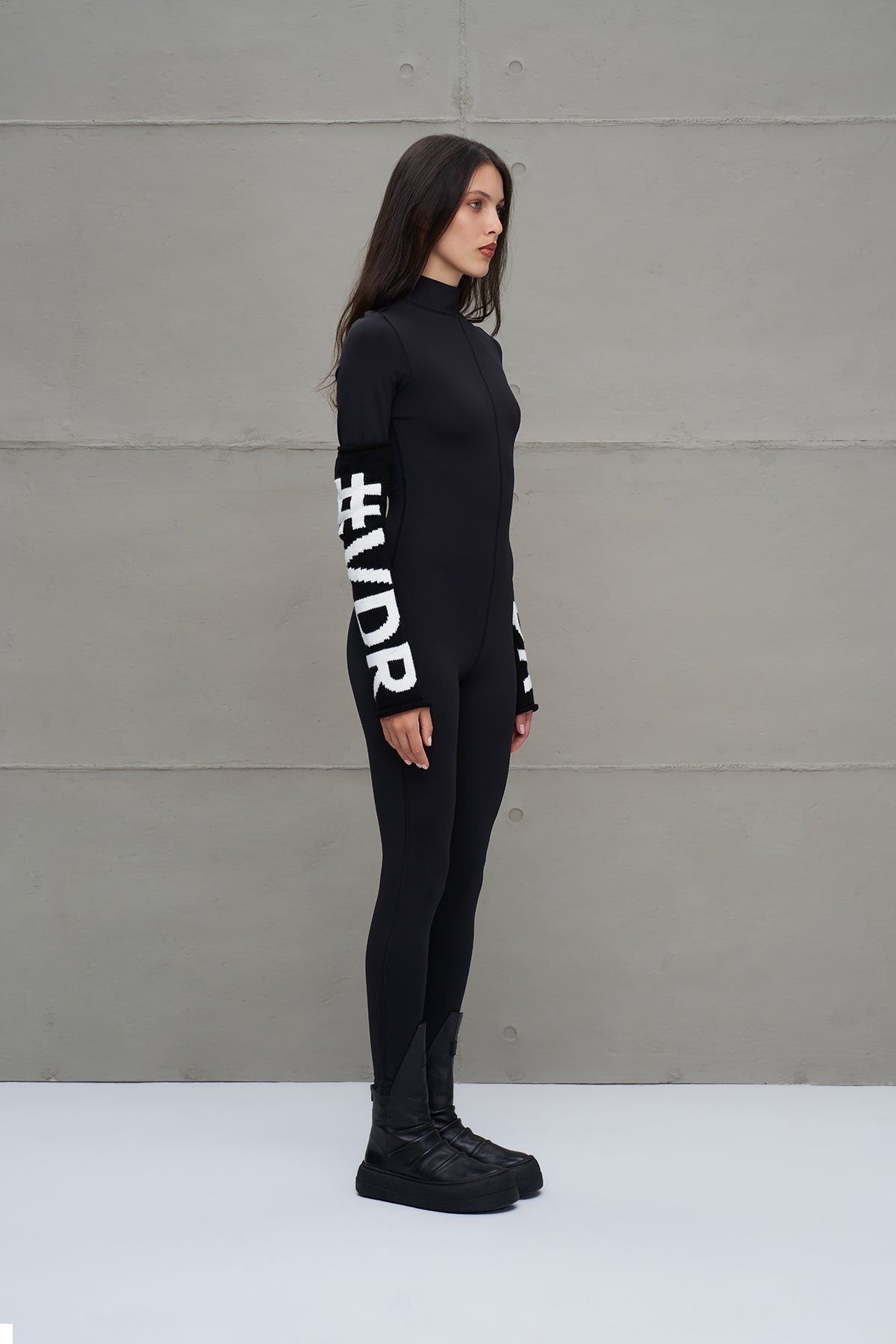 PERNEIRAS VDR BIG LETTER FW25 - Carla Valente