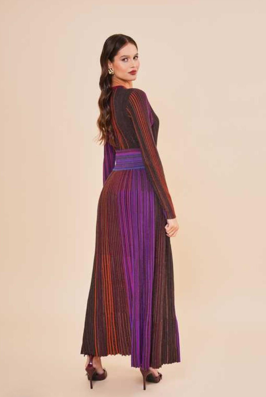 VESTIDO OTIMA LONGO DE MALHA CO DECOTE EM V MANGA COMPRIDA - Carla Valente