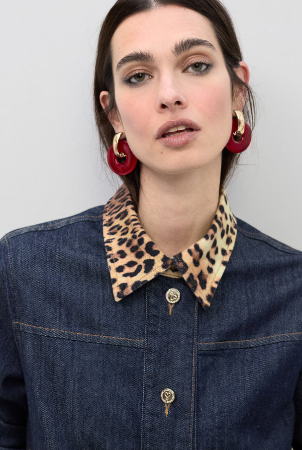 JACKET LOLA CASADEMUNT CURTA COM COLARINHO E ABA LEOPARDO - Carla Valente
