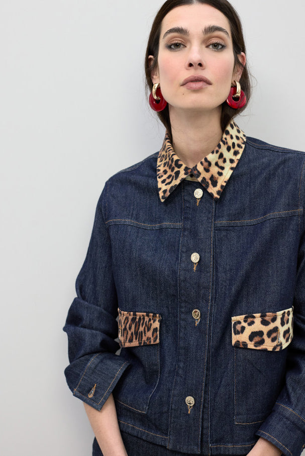 JACKET LOLA CASADEMUNT CURTA COM COLARINHO E ABA LEOPARDO - Carla Valente