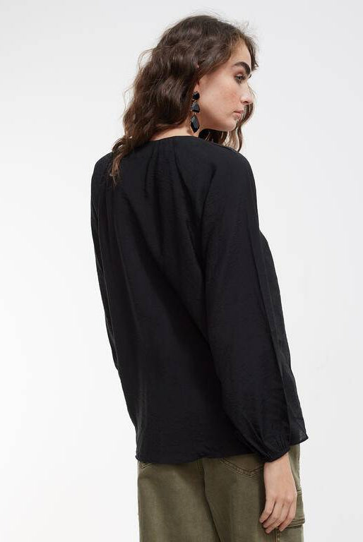 BLUSA LOLA CASADMNT C/MNGA BUFANTES COMS - Carla Valente