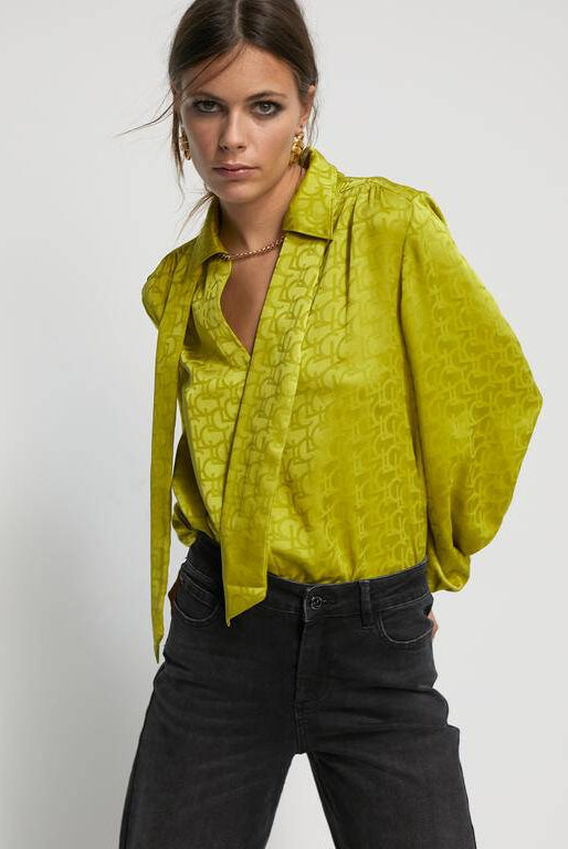 CAMISA LOLA CASADMNT C/LENÇO JACQUARD LOGO - Carla Valente