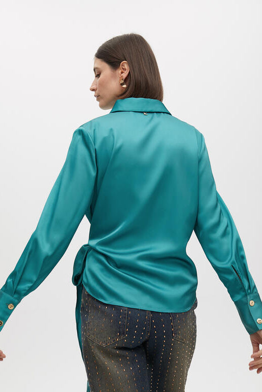CAMISA LOLA CASADMNT COM DETALHE DE NÓ BAIXO - Carla Valente
