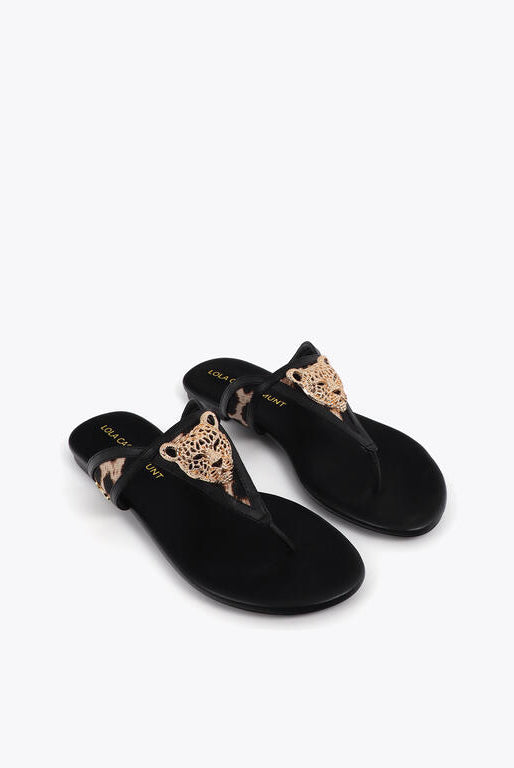 SANDÁLIA LOLA CASADMNT RASA ANIMAL PRINT E APLIQUE METAL - Carla Valente