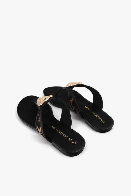 SANDÁLIA LOLA CASADMNT RASA ANIMAL PRINT E APLIQUE METAL - Carla Valente
