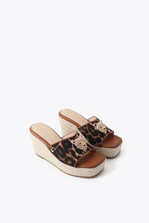 SAPATO LOLA CASADMNT ESTAMPA LEOPARDO APLICAÇÃO METAL - Carla Valente