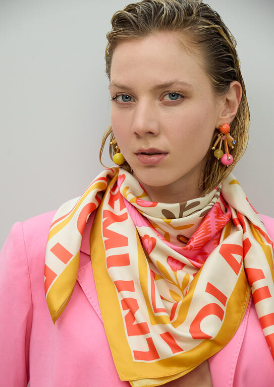 LENÇO LOLA CASADMNT ACETINADO FLORAL E TIGRES - Carla Valente