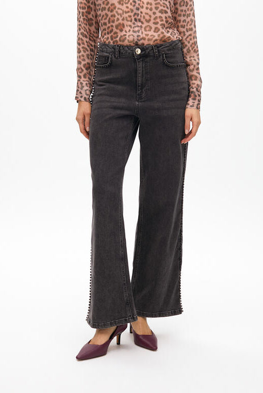 JEANS MAITE WIDE LEG COM TACHAS - Carla Valente