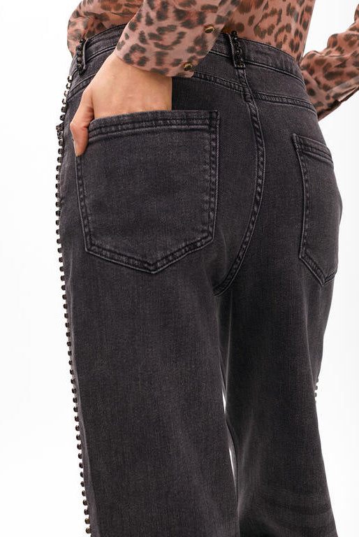 JEANS MAITE WIDE LEG COM TACHAS - Carla Valente